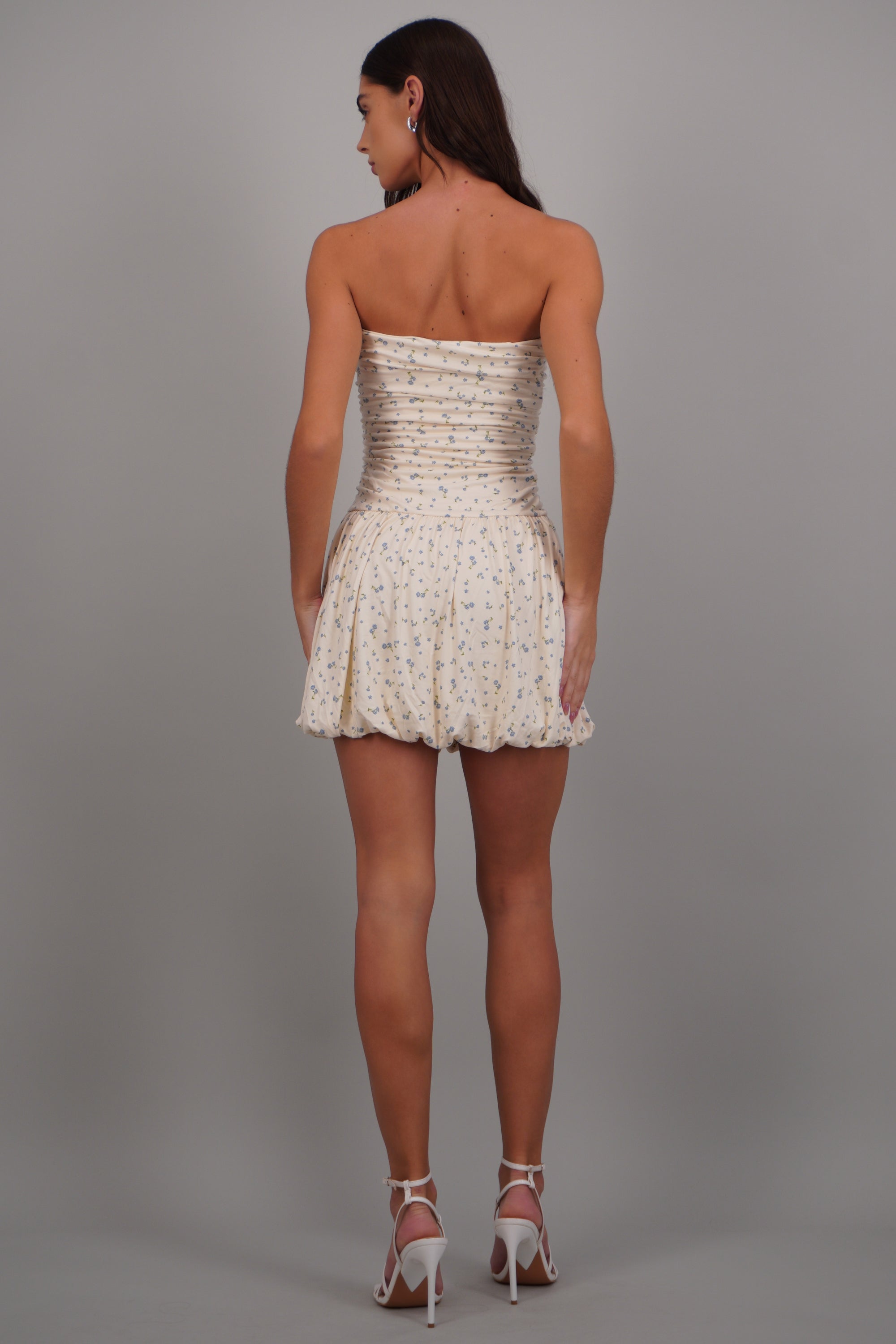 Vestido mini strapless flores CREMA