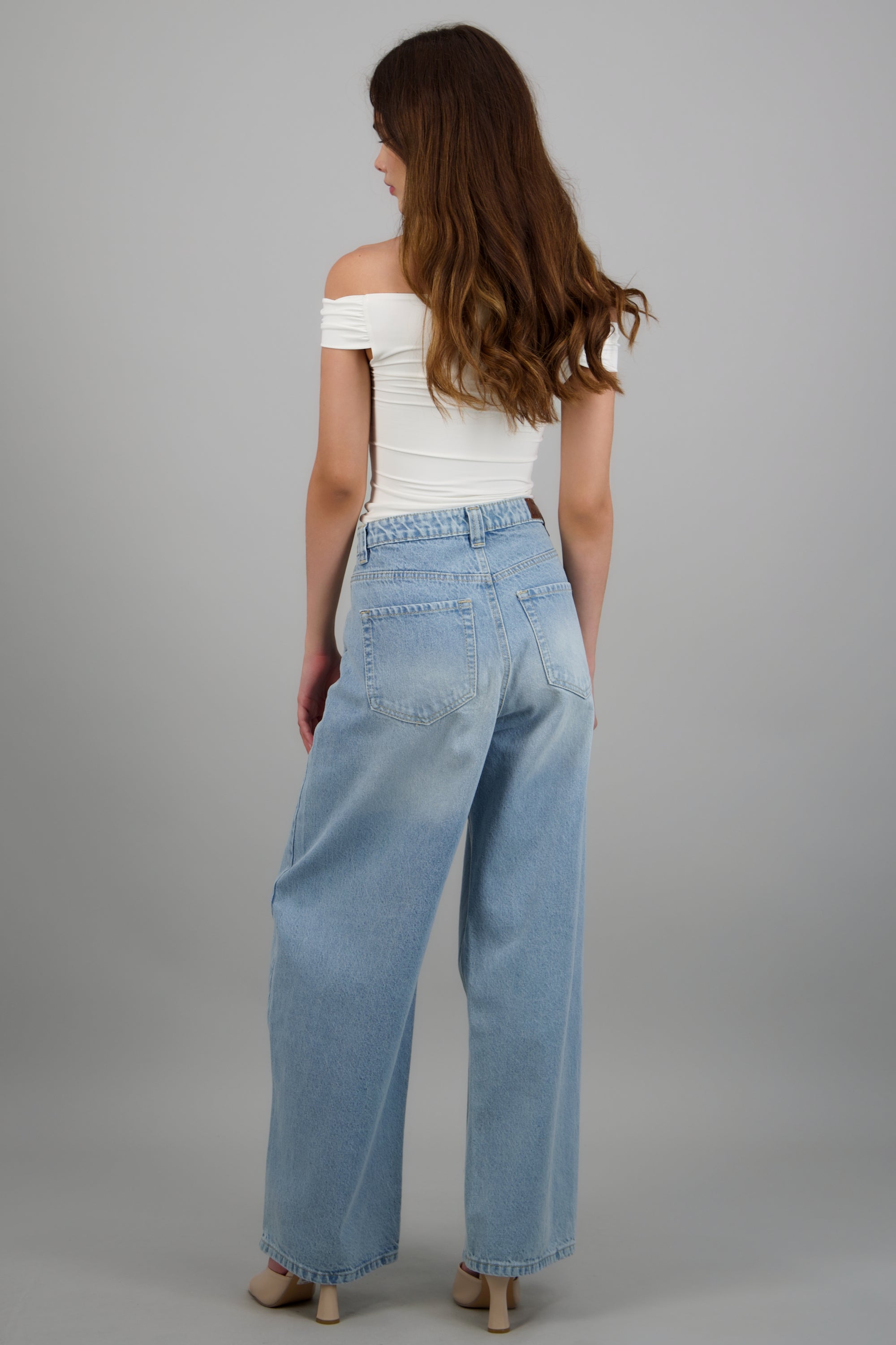 Jeans barrel amplio básico LIGHT WASH
