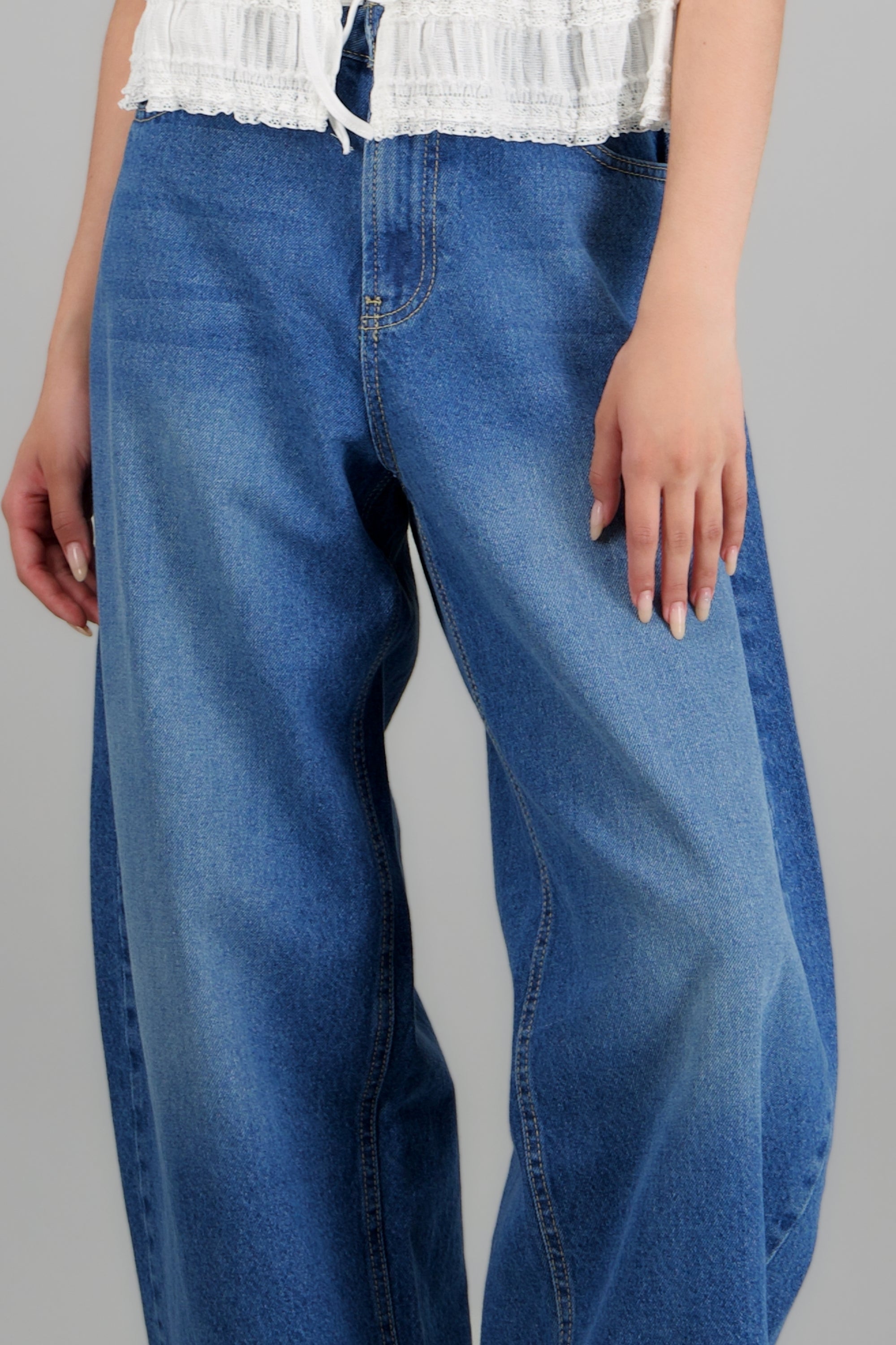 Jeans barrel amplio básico MEDIUM WASH