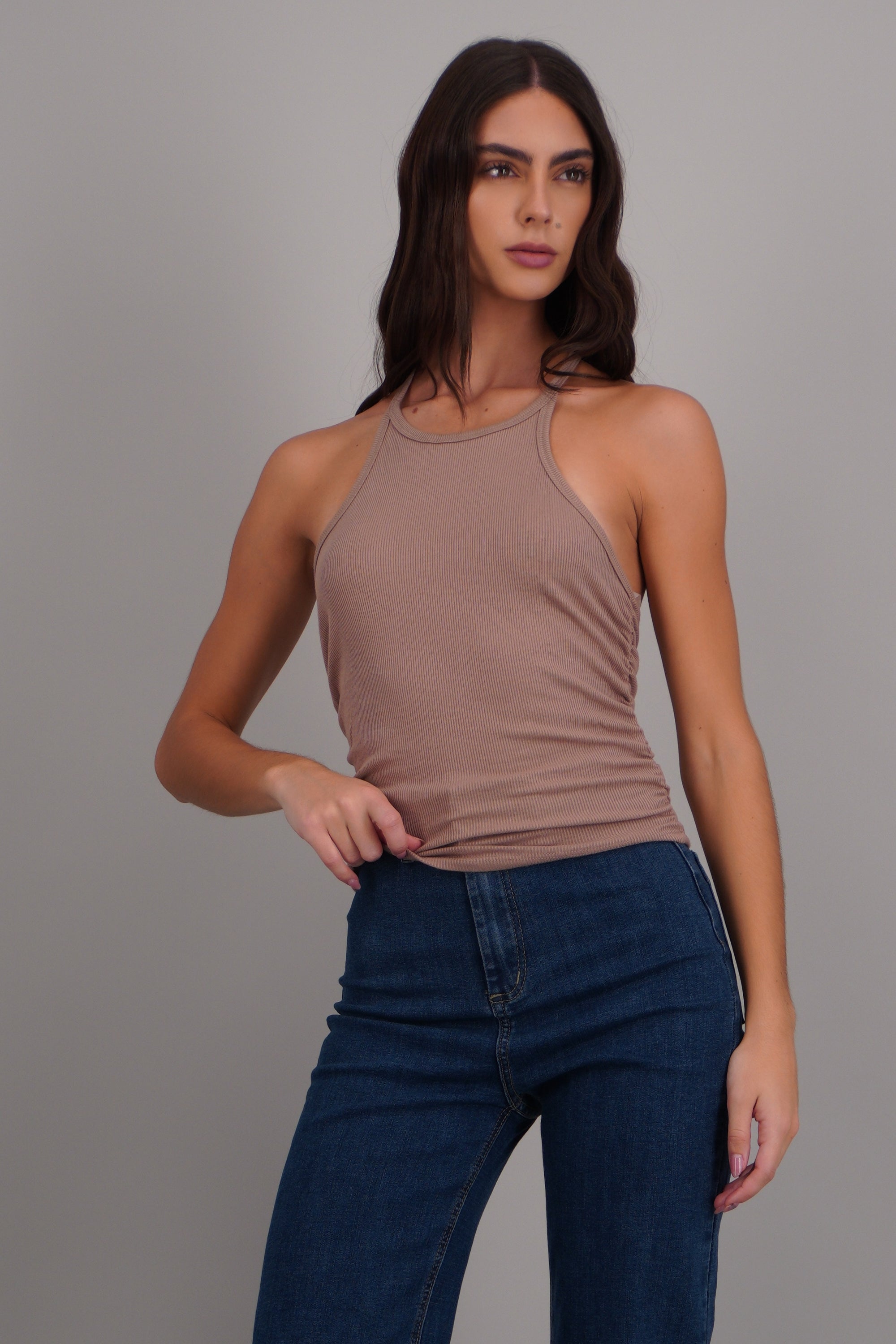 Top halter tib detalle costado CHOCOLATE