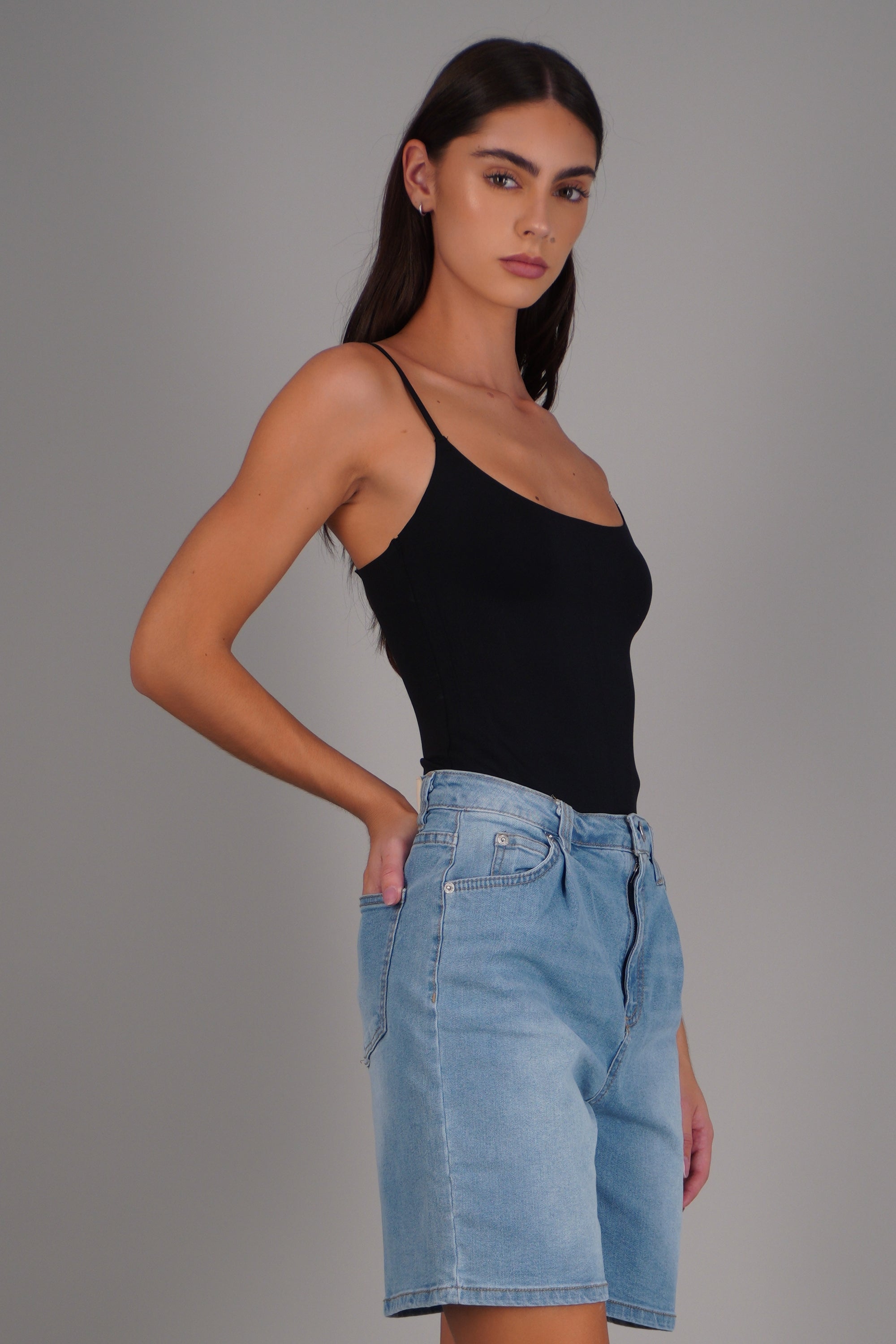 bermudas denim corte recto LIGHT WASH