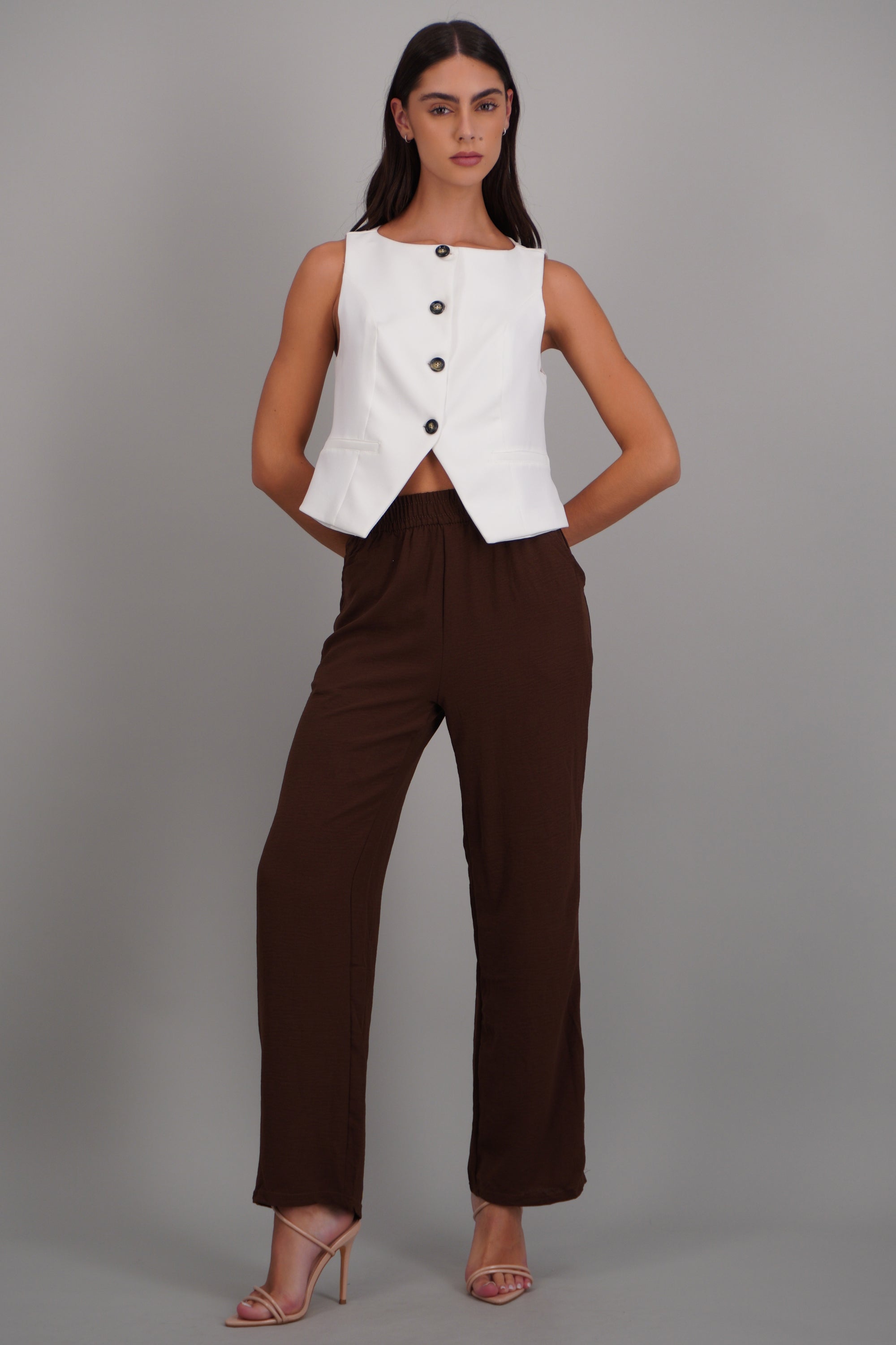 Pantalon ligero recto detalle pretina CHOCOLATE