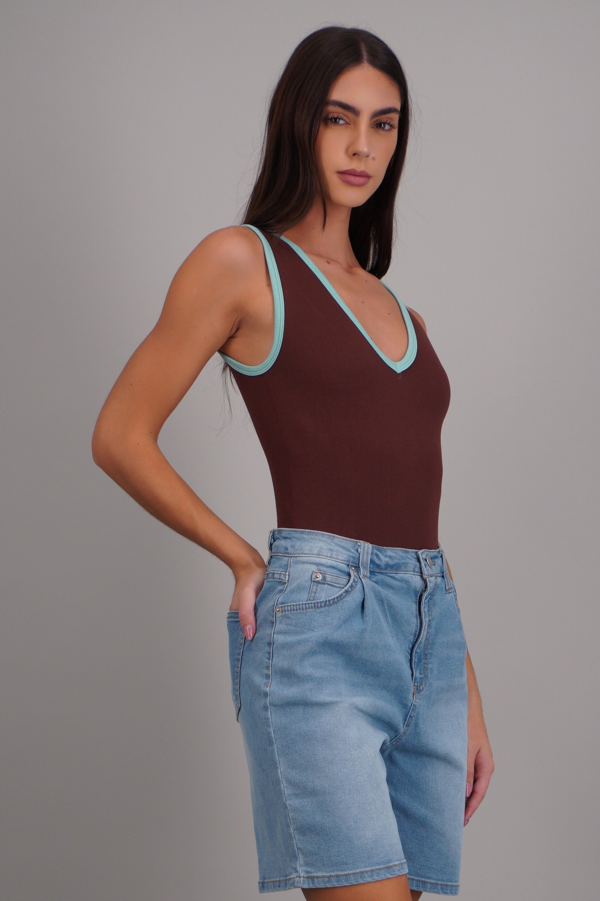 Bodysuit contrastes escote V CAFE COMBO