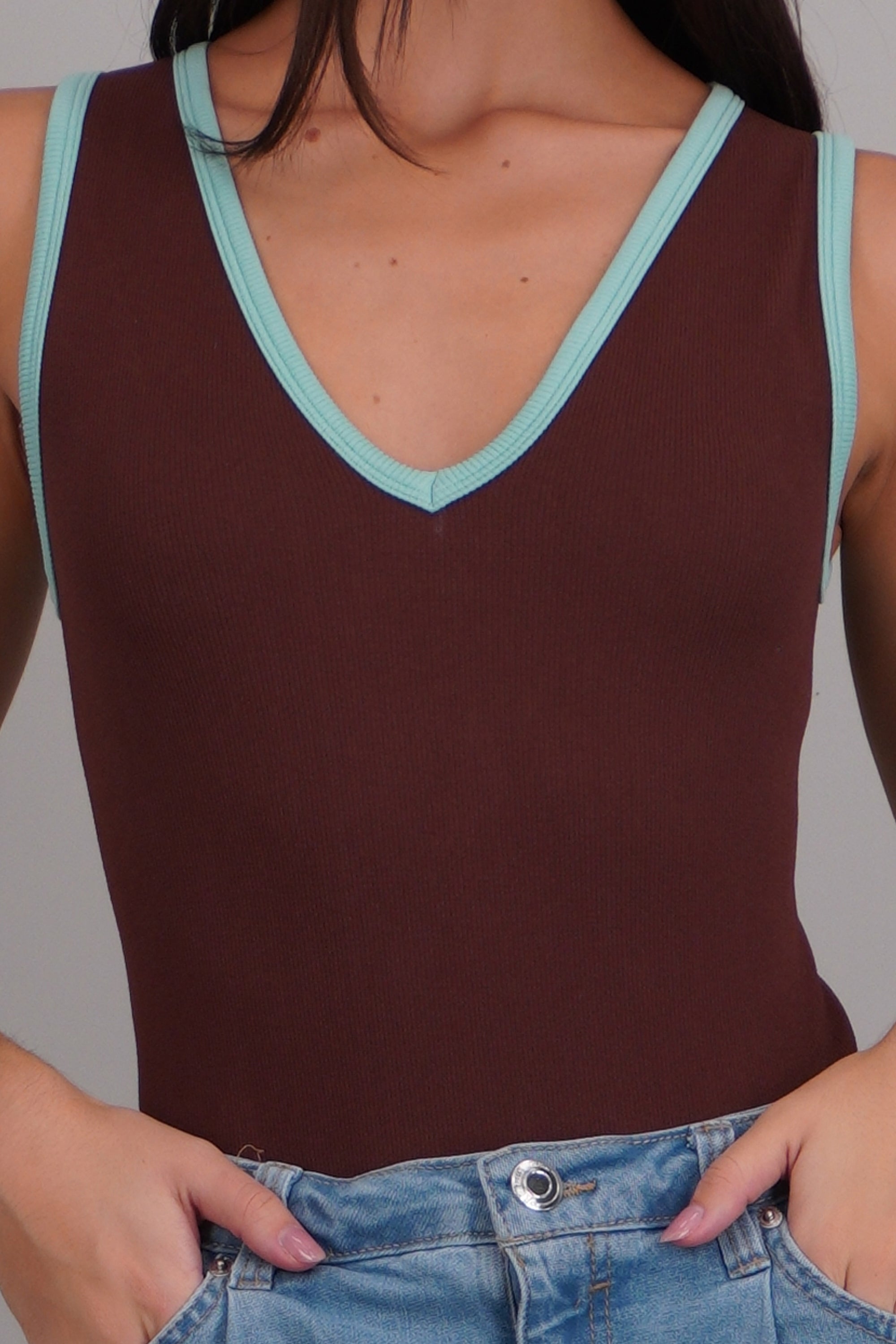 Bodysuit contrastes escote V CAFE COMBO