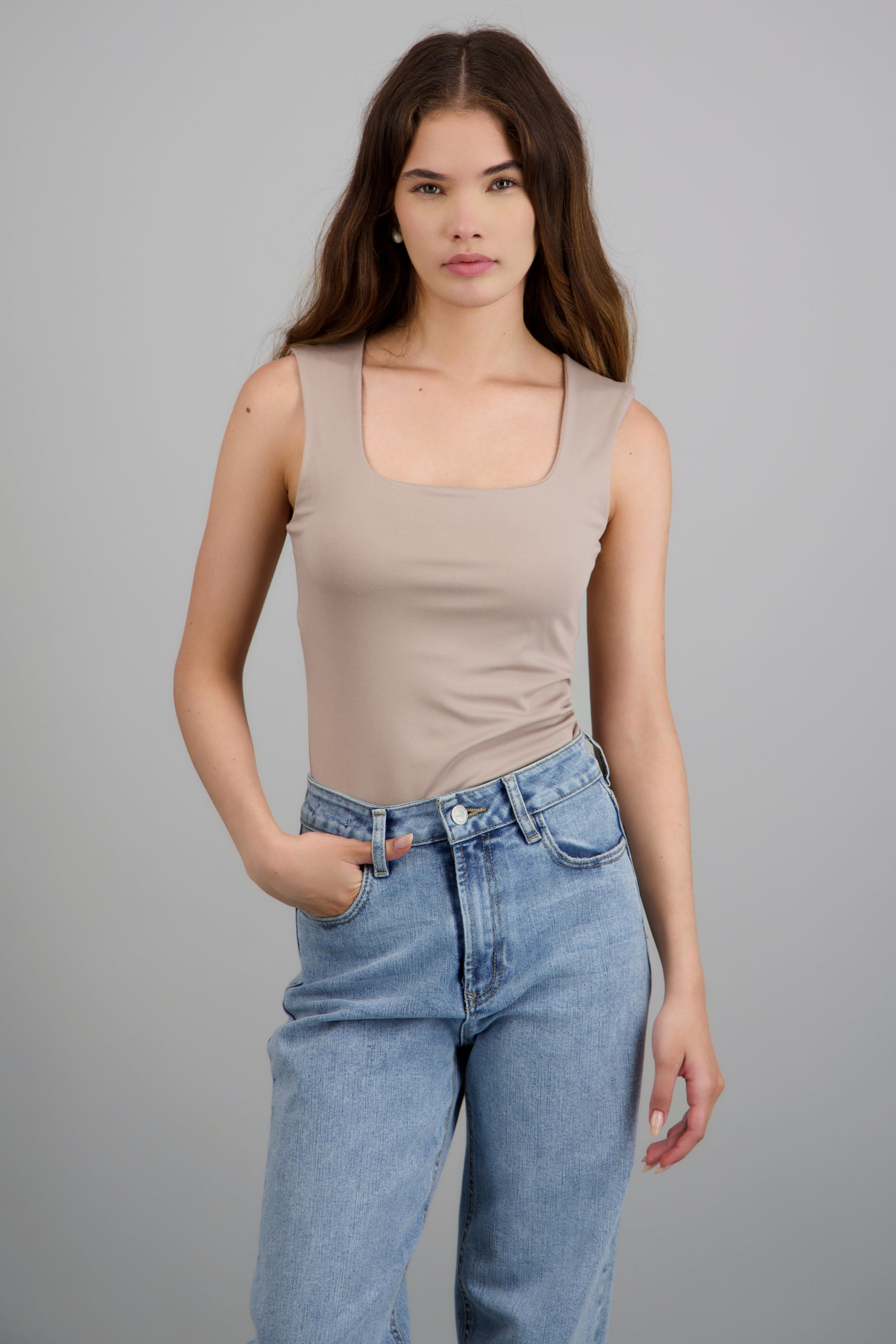 Bodysuit sin mangas escote cuadrado liso TAUPE