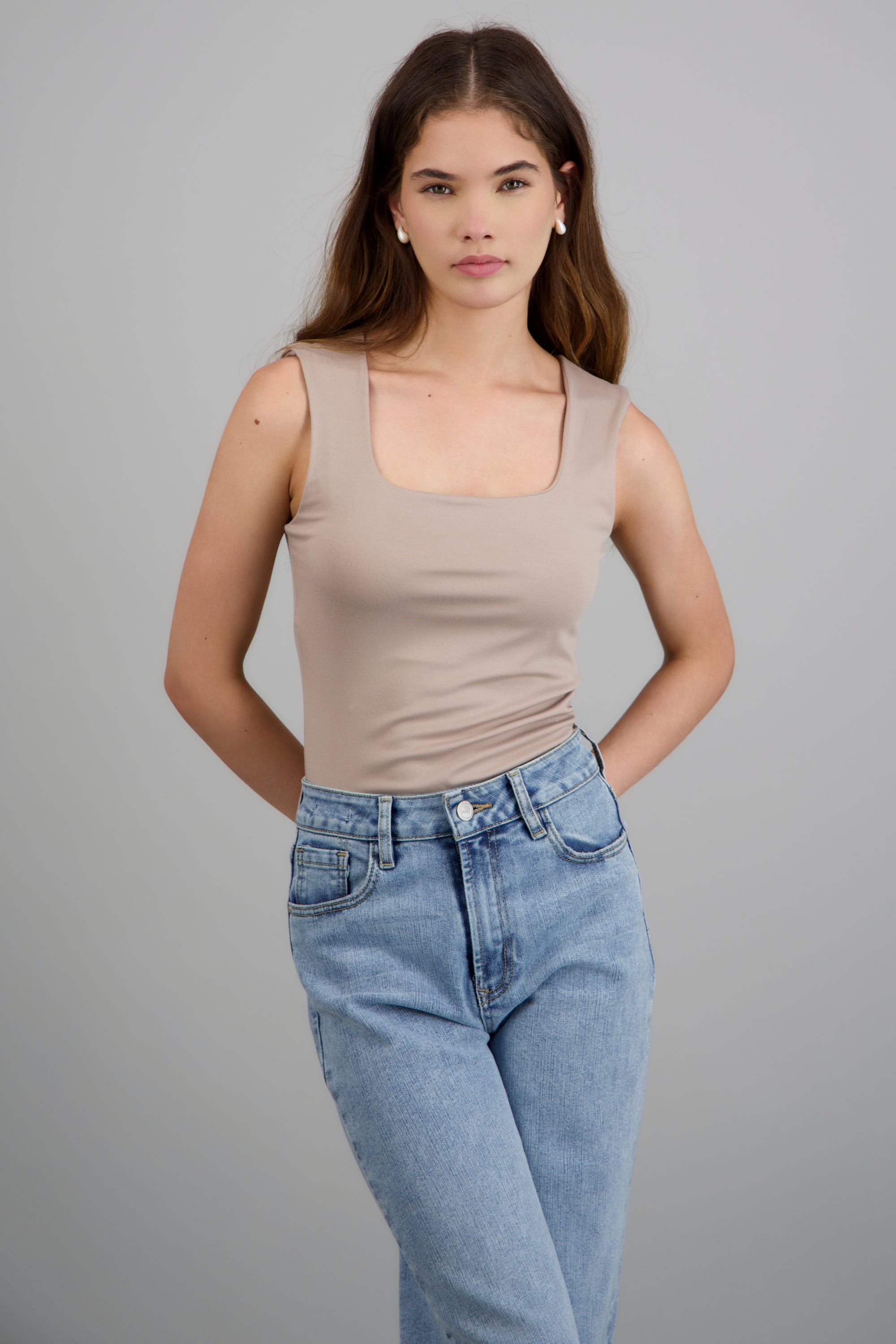 Bodysuit sin mangas escote cuadrado liso TAUPE