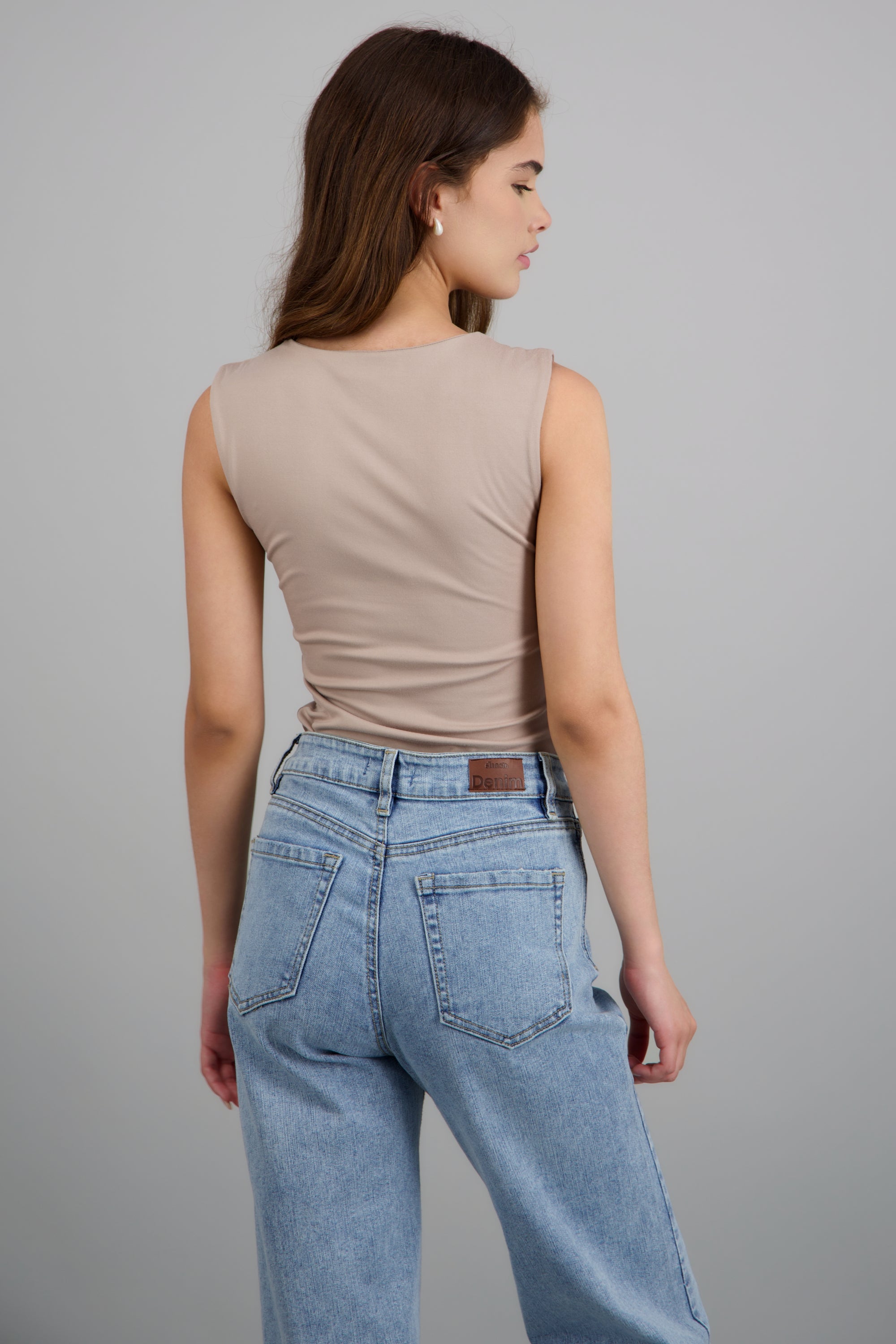 Bodysuit sin mangas escote cuadrado liso TAUPE