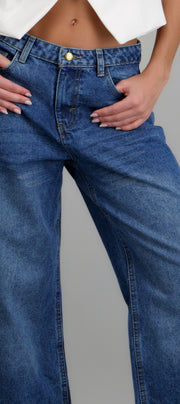 MEDIUM WASH