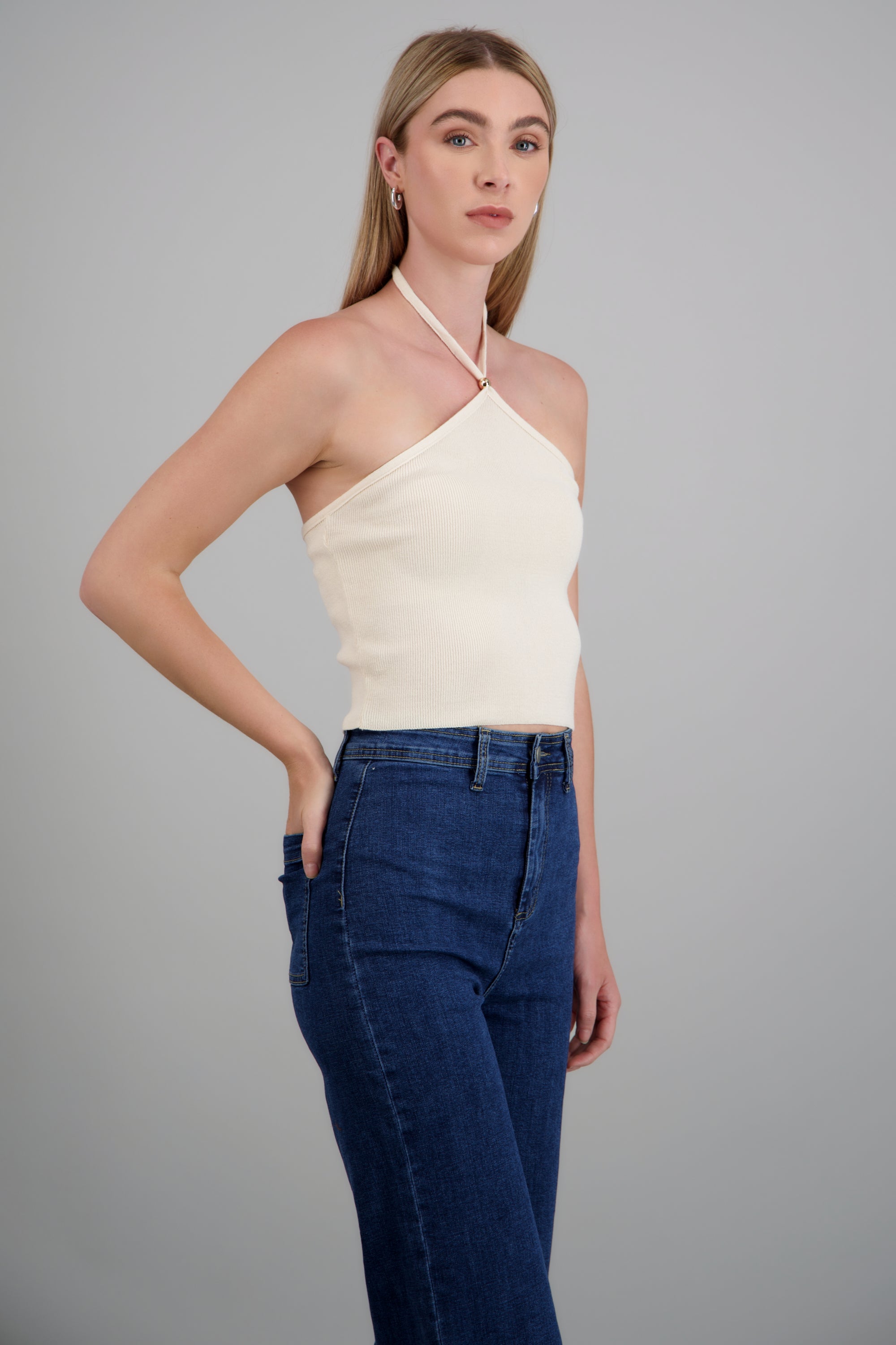 Top halter tejido detalle metálico HUESO