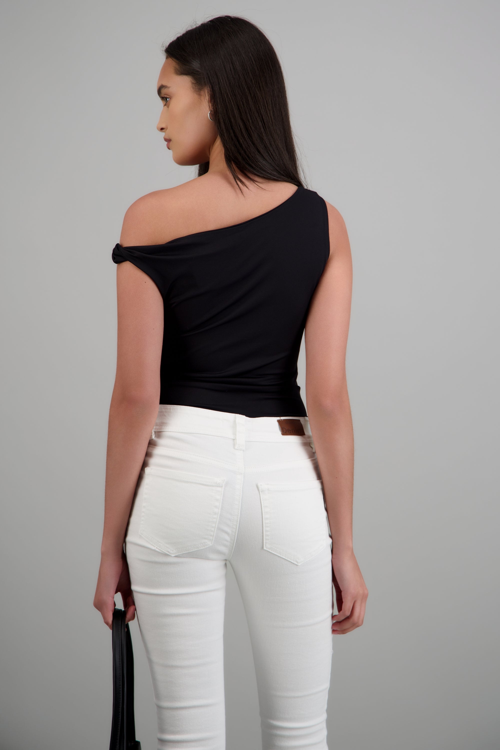 Bodysuit liso detalle hombro drapeado NEGRO