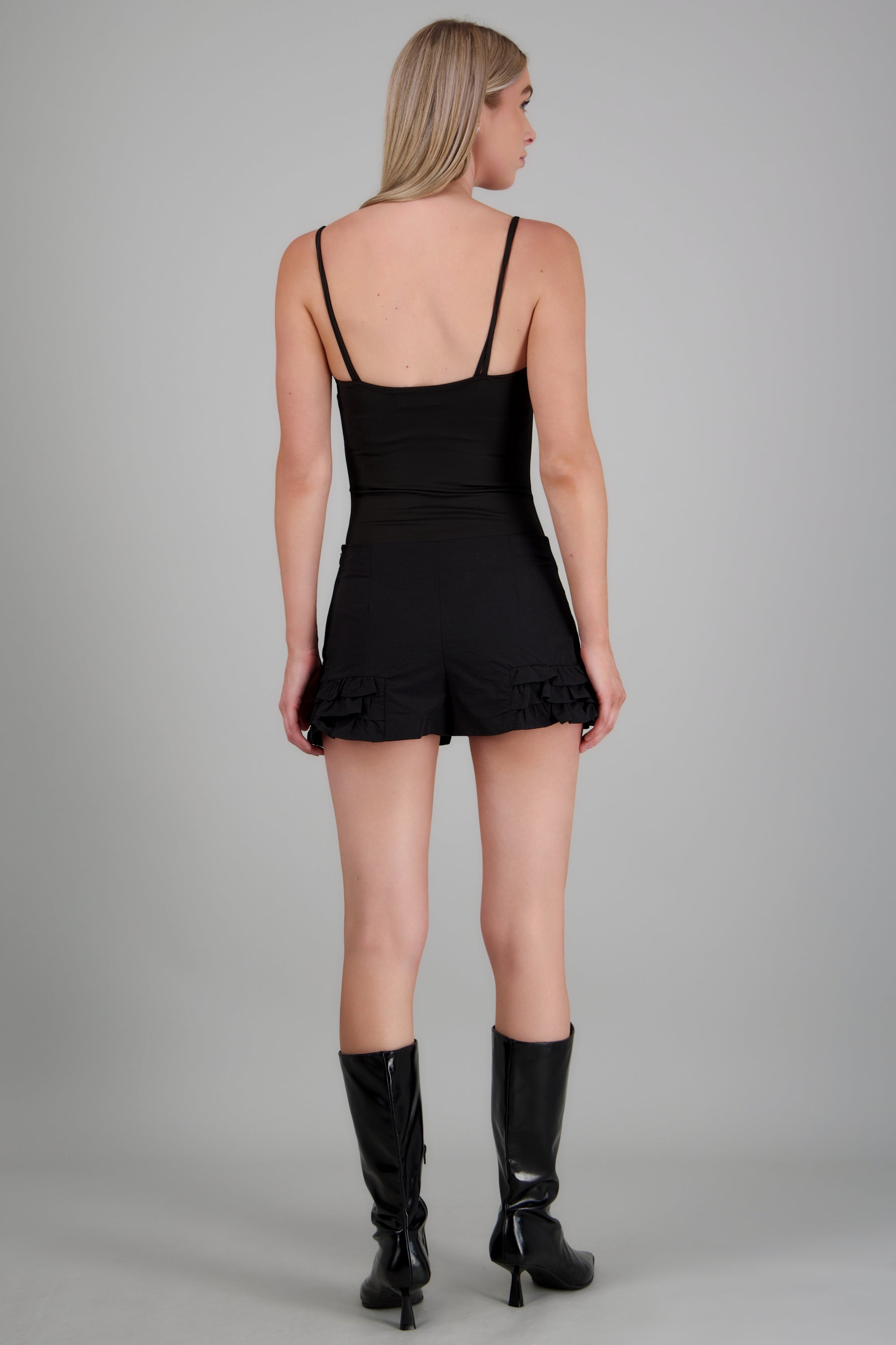 Mini shorts detalle olán NEGRO