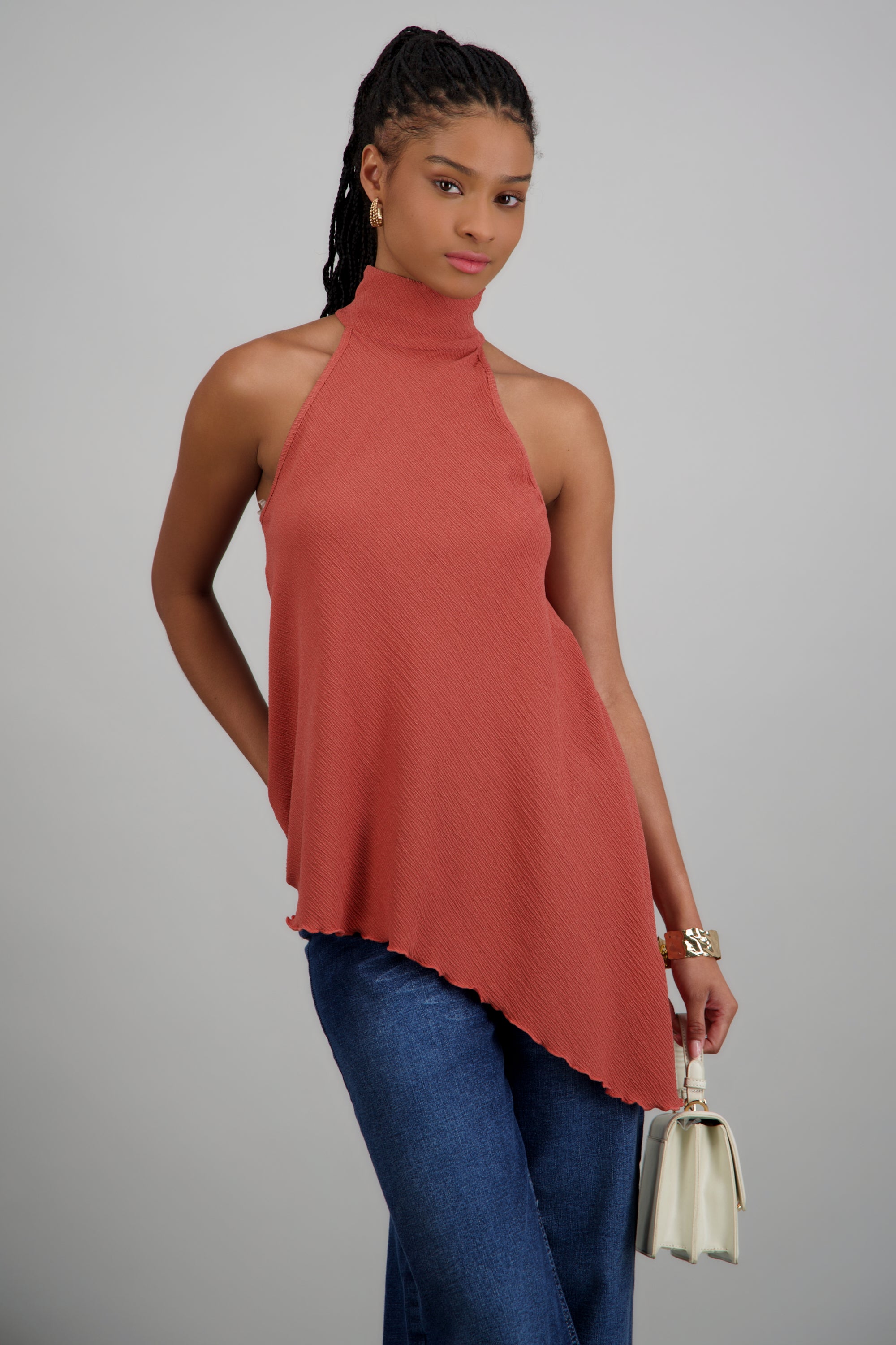 Top asimétrico cuello alto textura MALVA