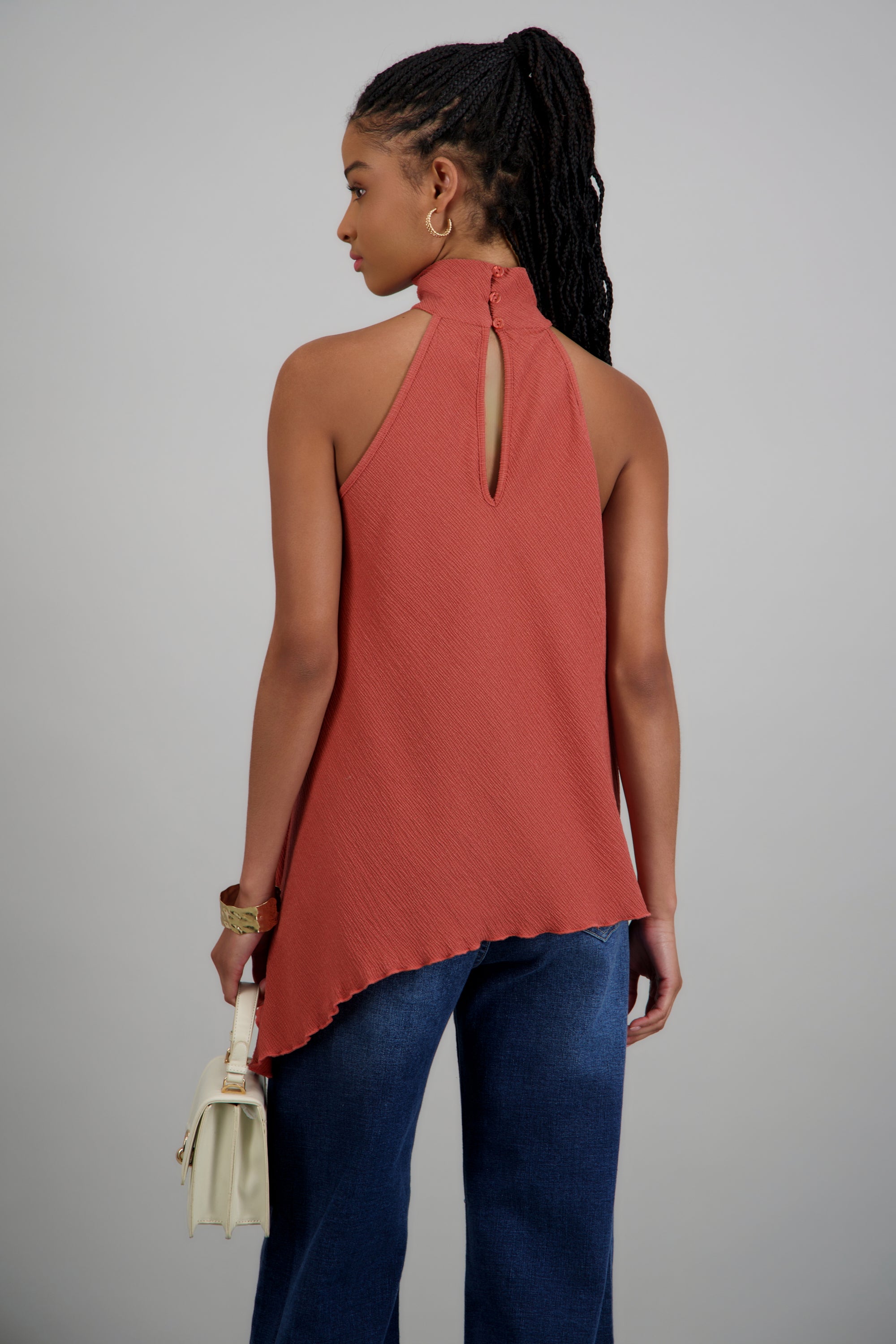 Top asimétrico cuello alto textura MALVA