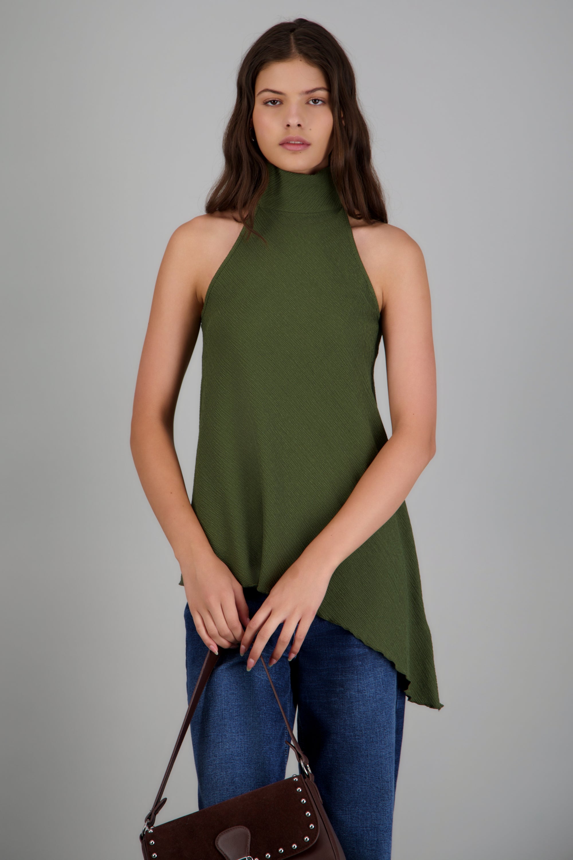 Top asimétrico cuello alto textura OLIVO