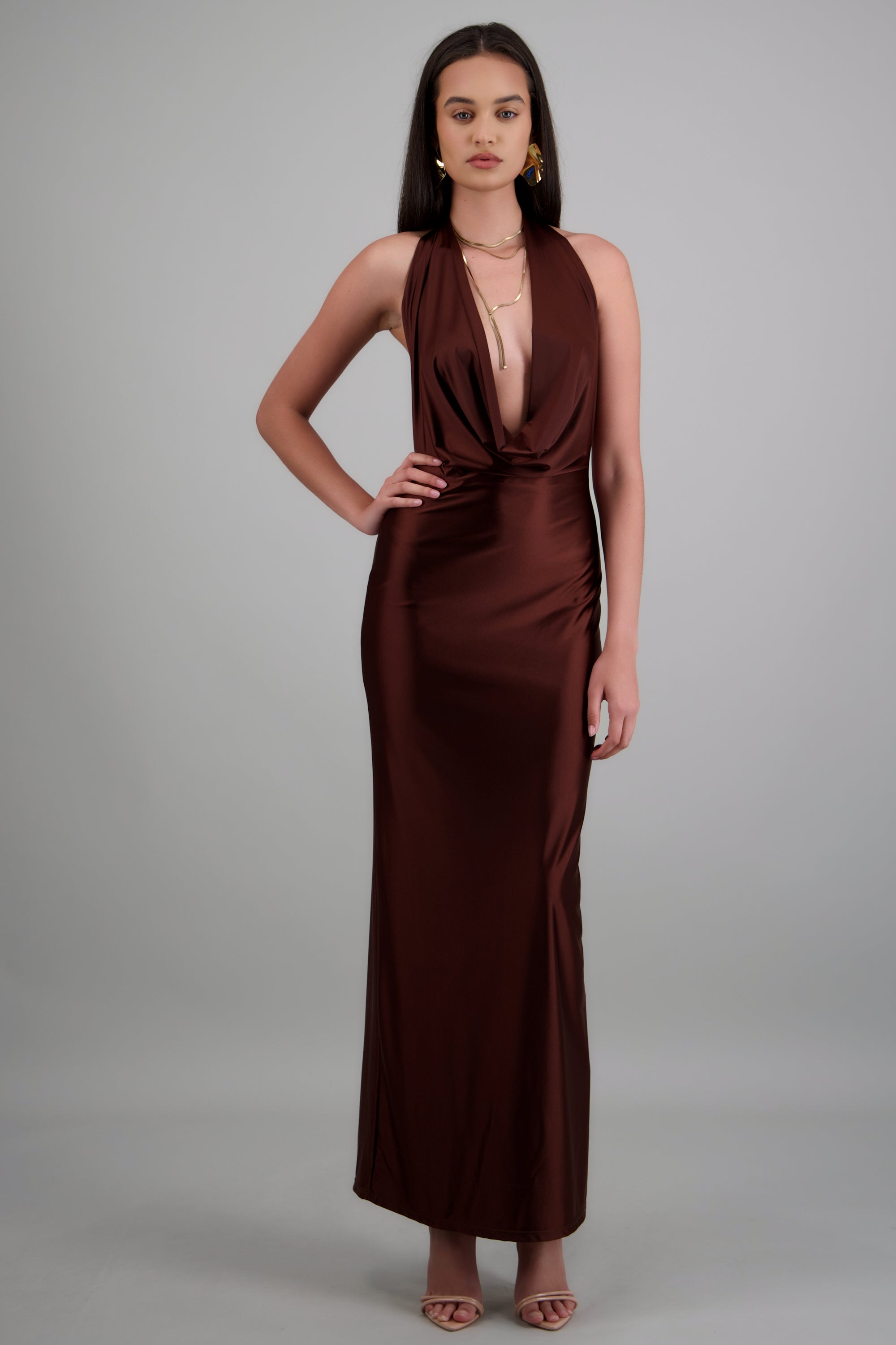 Vestido maxi escote cascada profundo CHOCOLATE