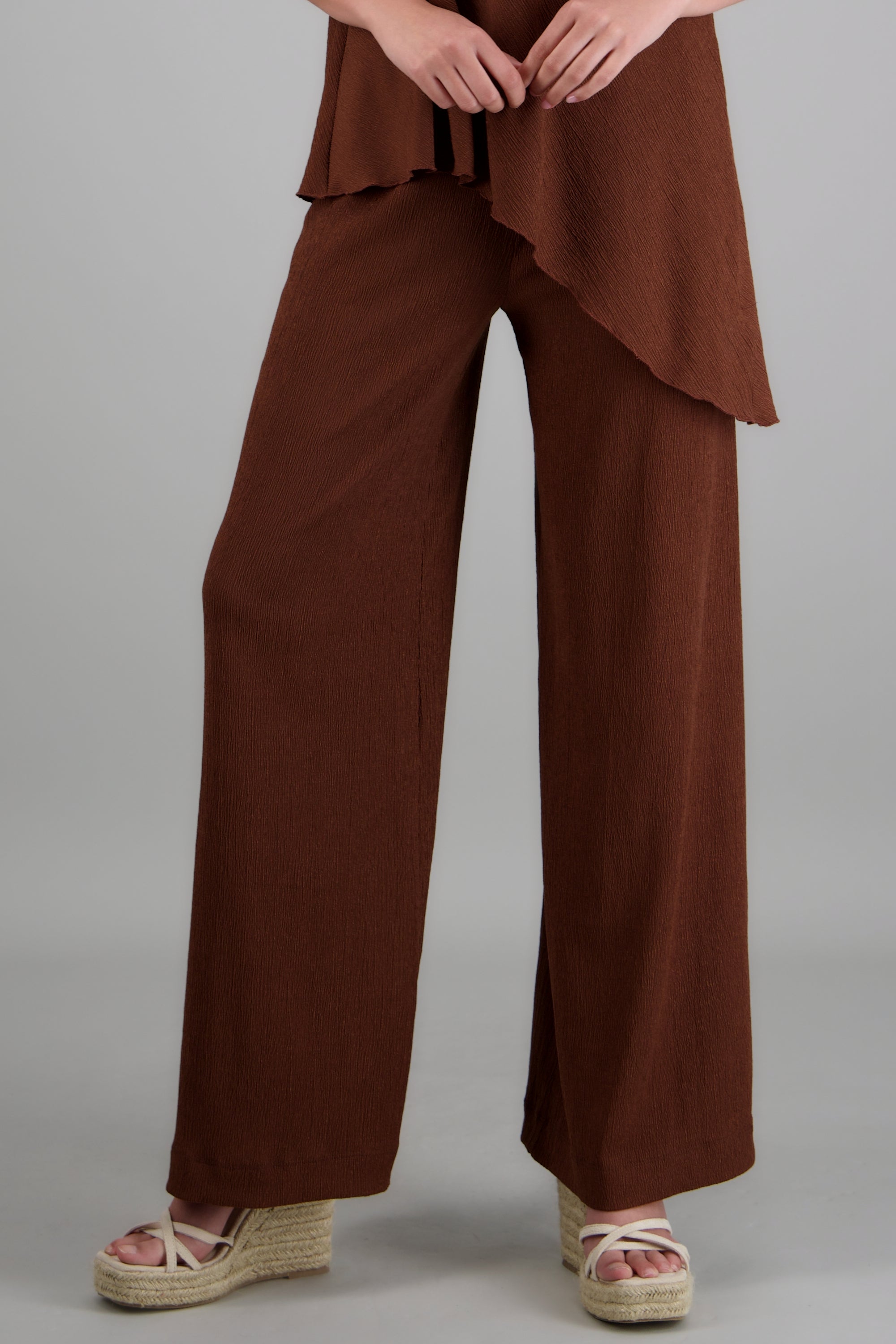 Pantalon jareta funcional textura CHOCOLATE