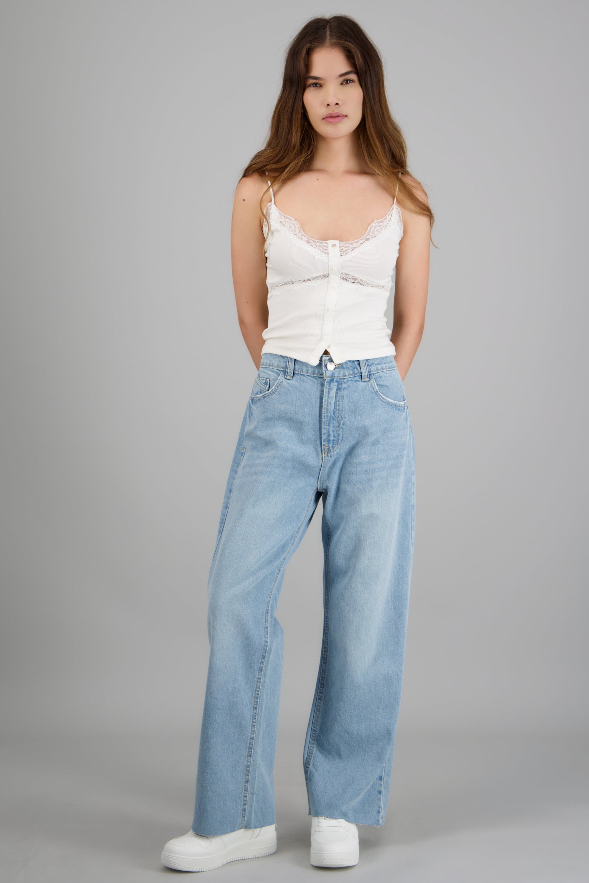 Jeans cropped mid rise básico LIGHT WASH