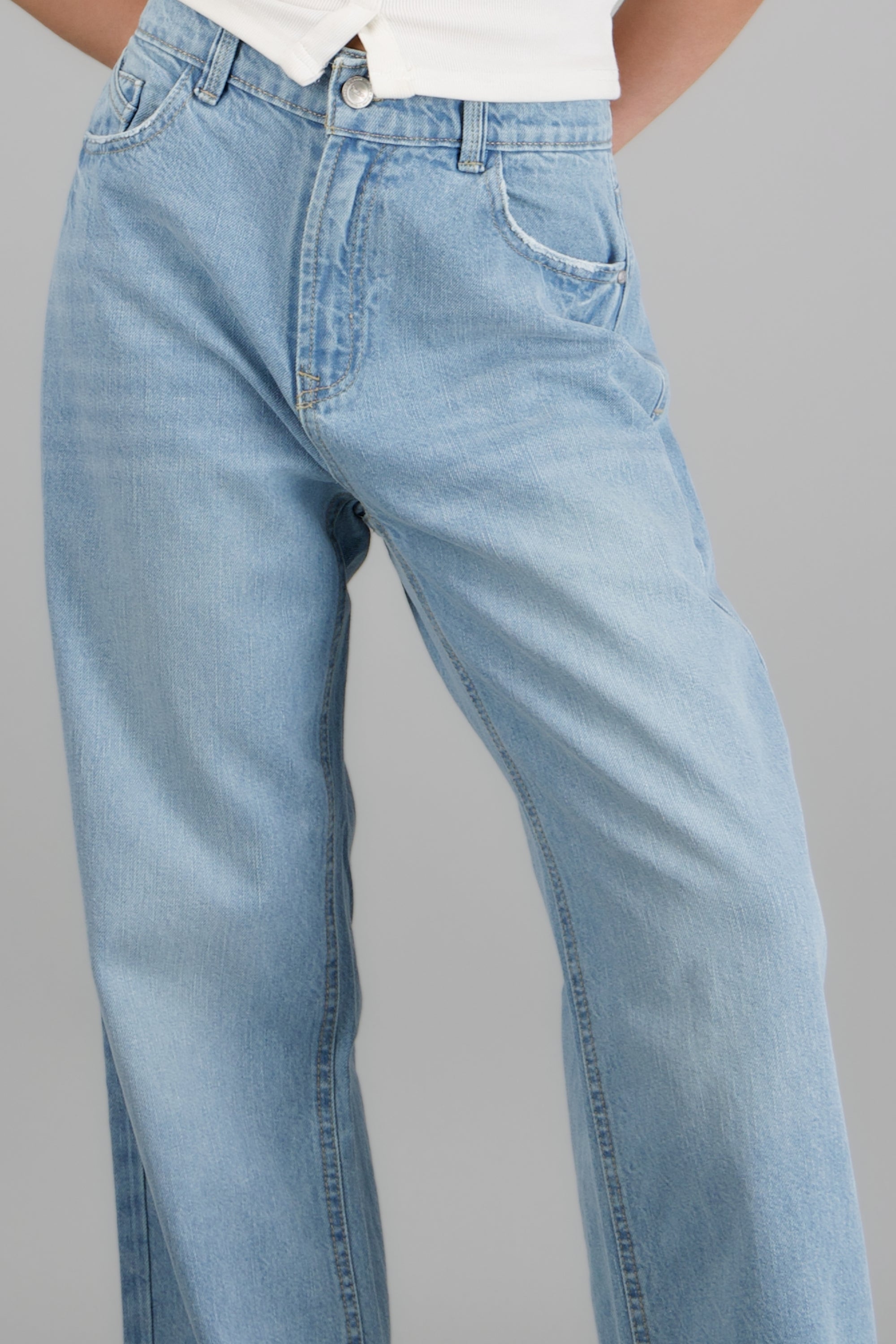 Jeans cropped mid rise básico LIGHT WASH