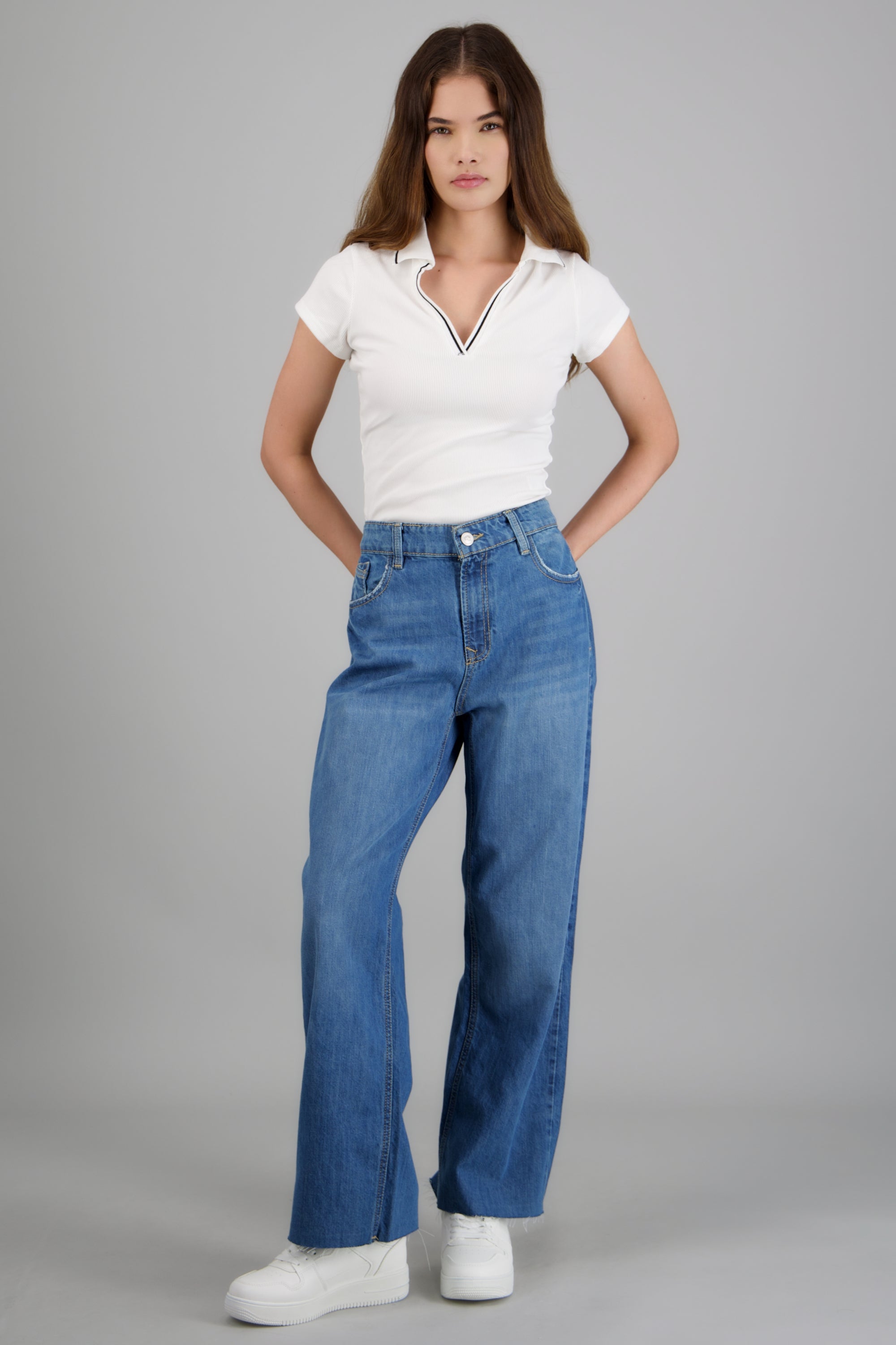 Jeans cropped mid rise básico MEDIUM WASH
