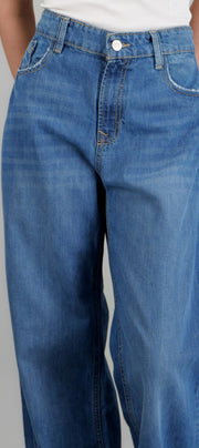 MEDIUM WASH