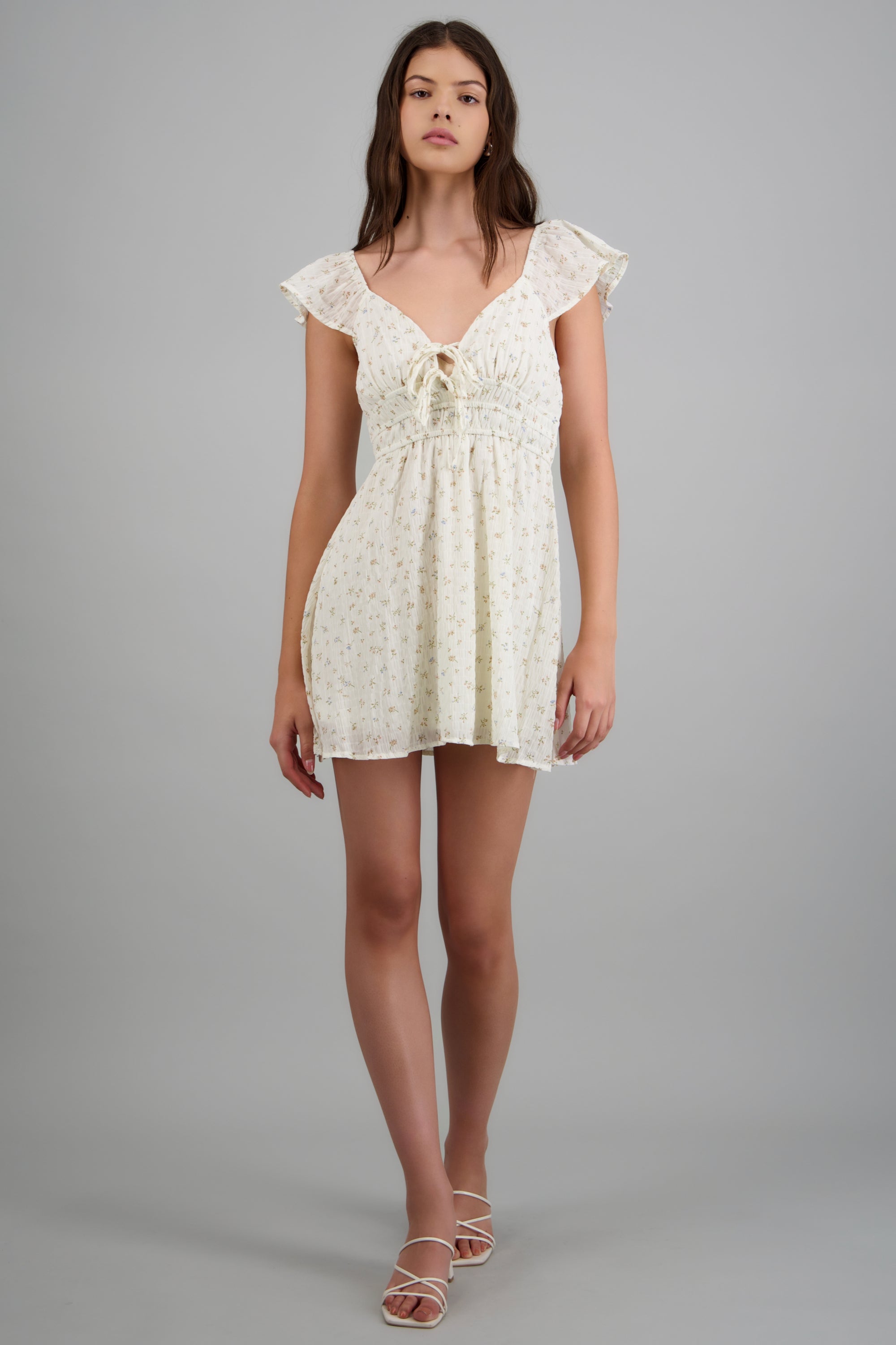 Vestido mini hombro olan detalle flores HUESO COMBO