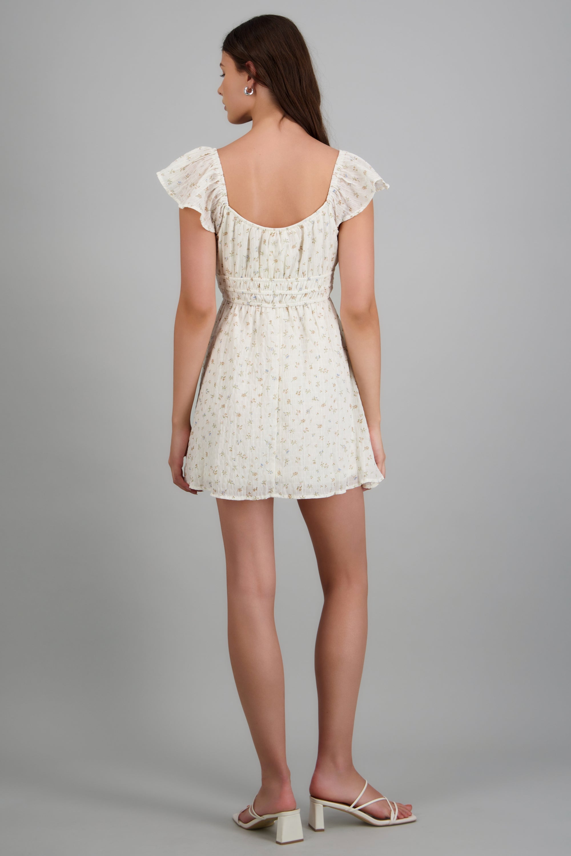 Vestido mini hombro olan detalle flores HUESO COMBO