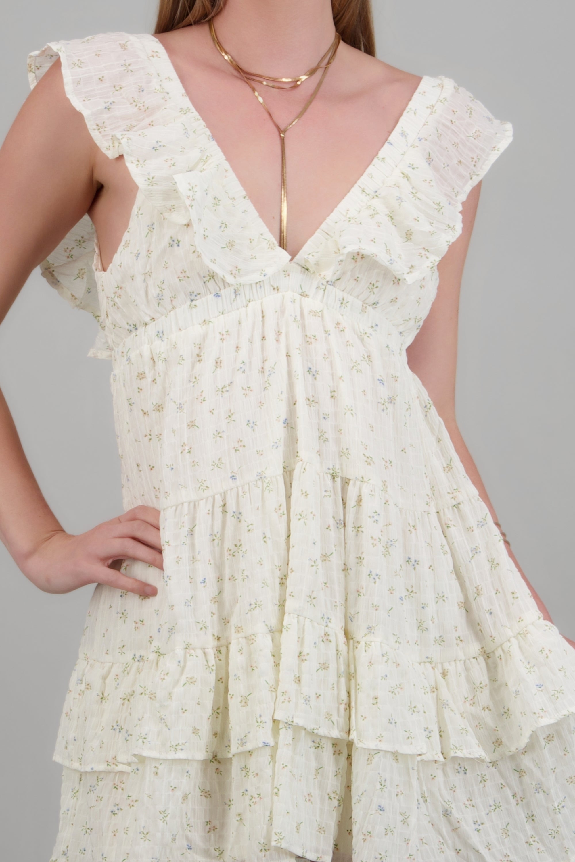 Vestido mini olanes detalle flores HUESO COMBO