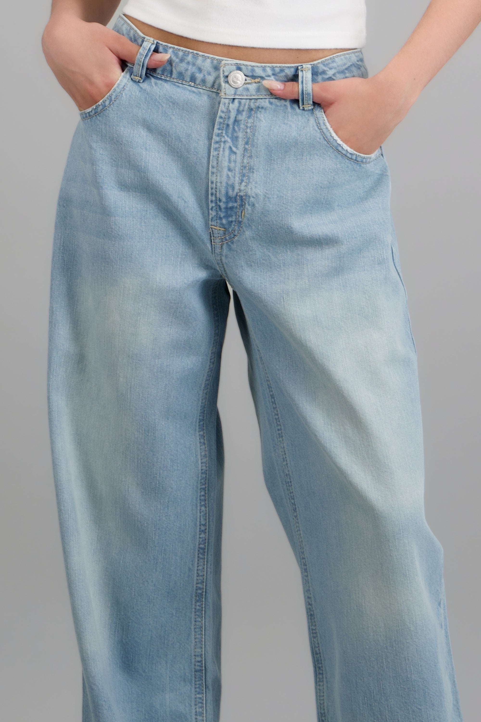 Jeans wide leg básico low rise LIGHT WASH
