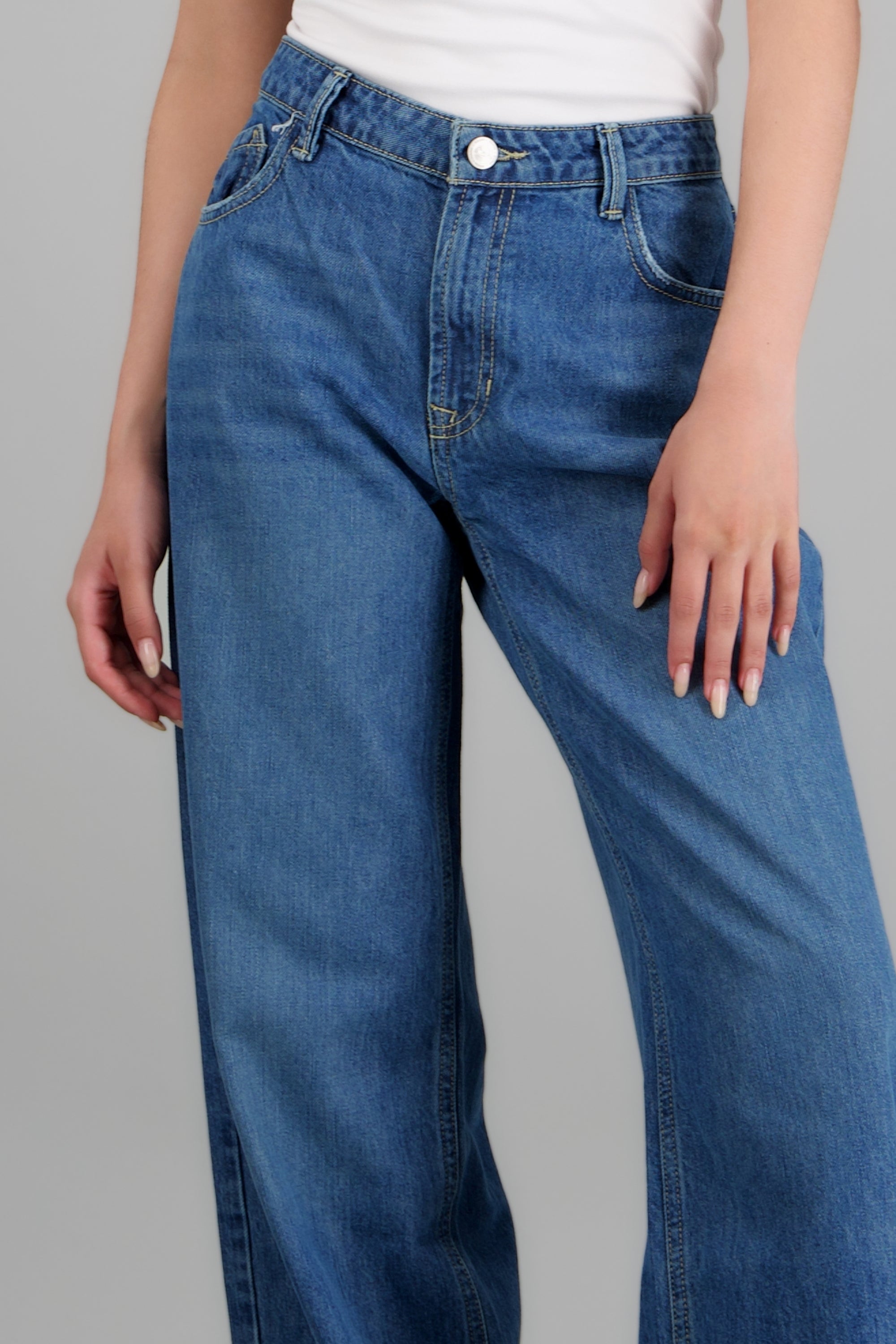 MEDIUM WASH