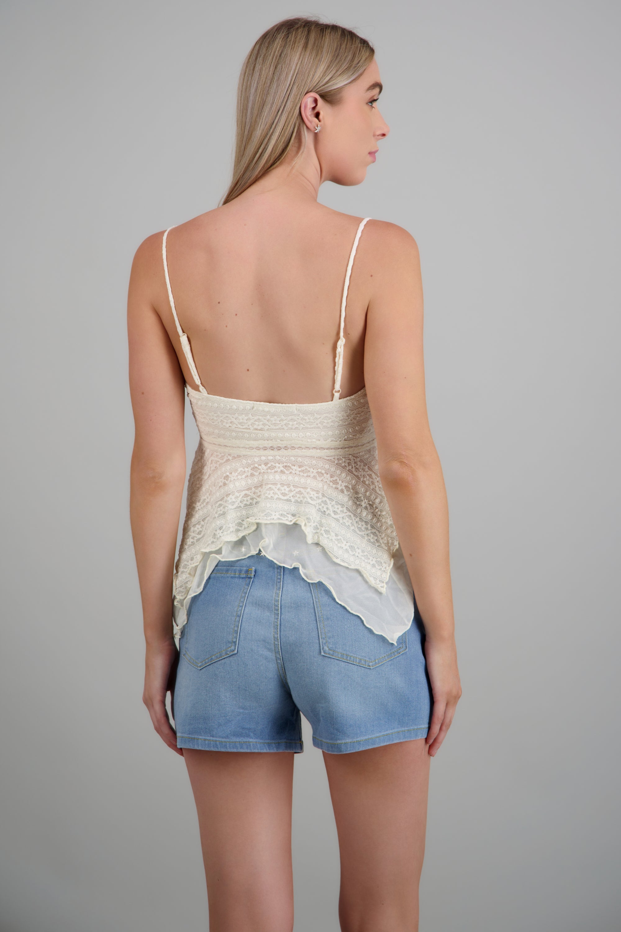Blusa tirantes encaje mesh asimterico CREMA