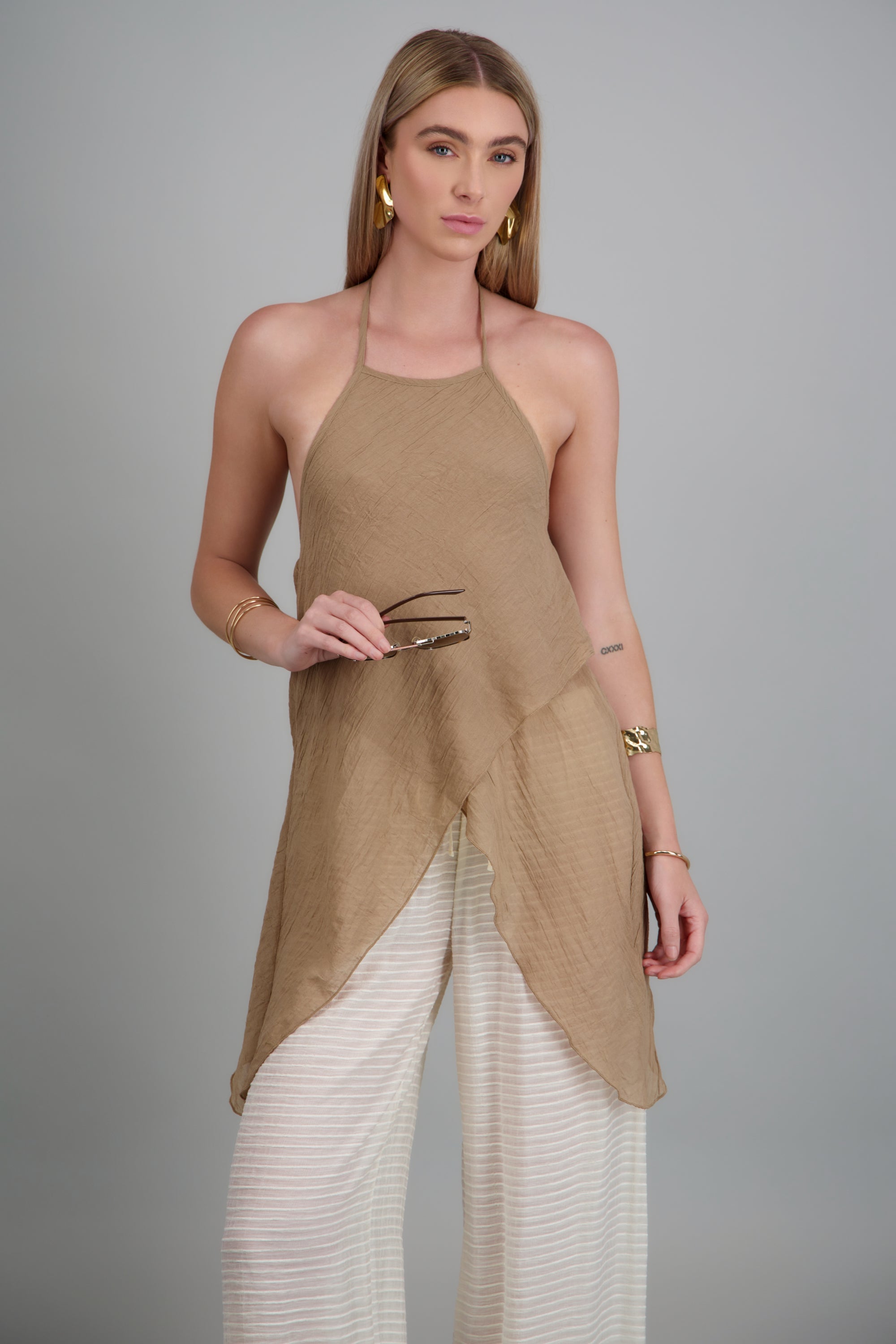 Top halter estampado cruzado CAFE COMBO