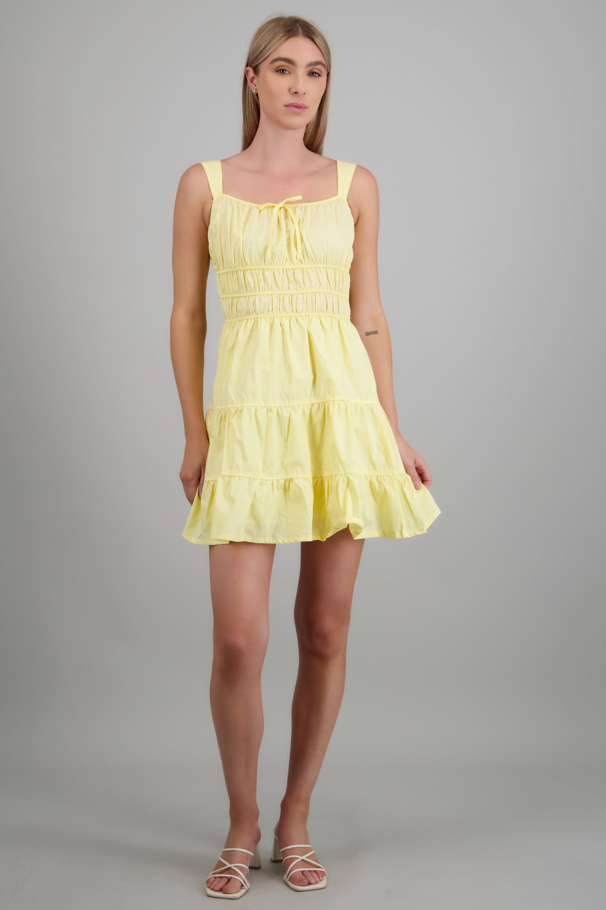 Vestido mini detalle drapeado AMARILLO PASTEL