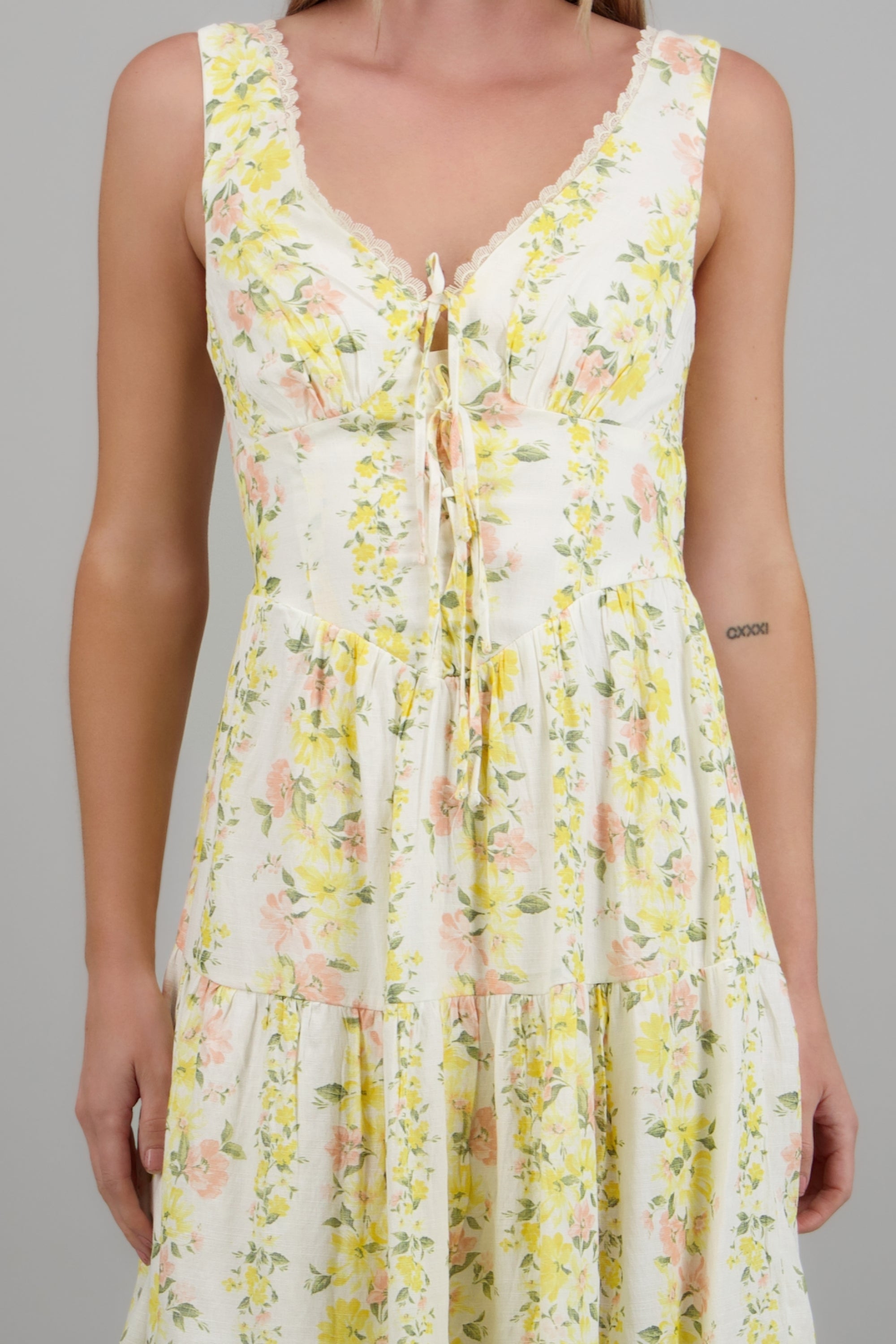 Vestido halter detalle moños AMARILLO COMBO