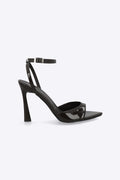 Tacón puntal charol peep toe tiras