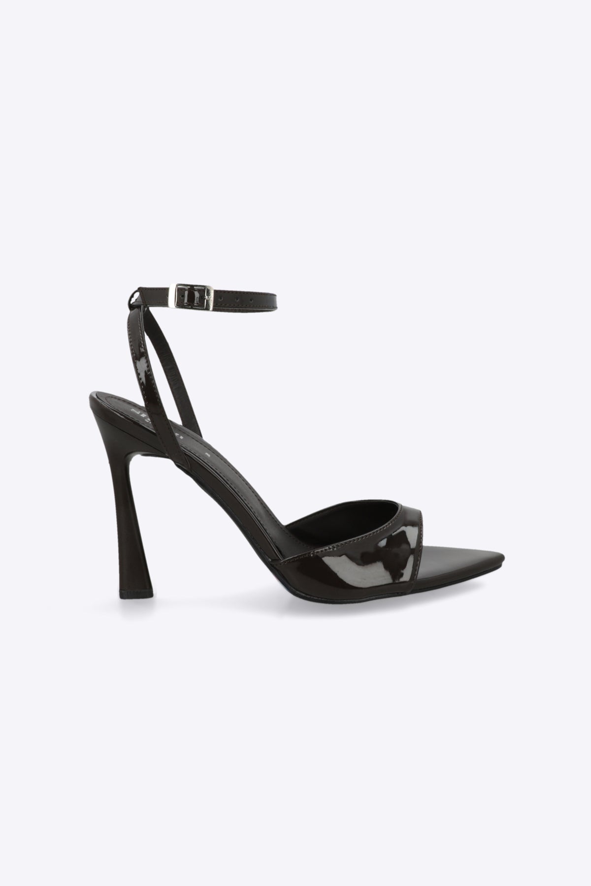 Tacón puntal charol peep toe tiras