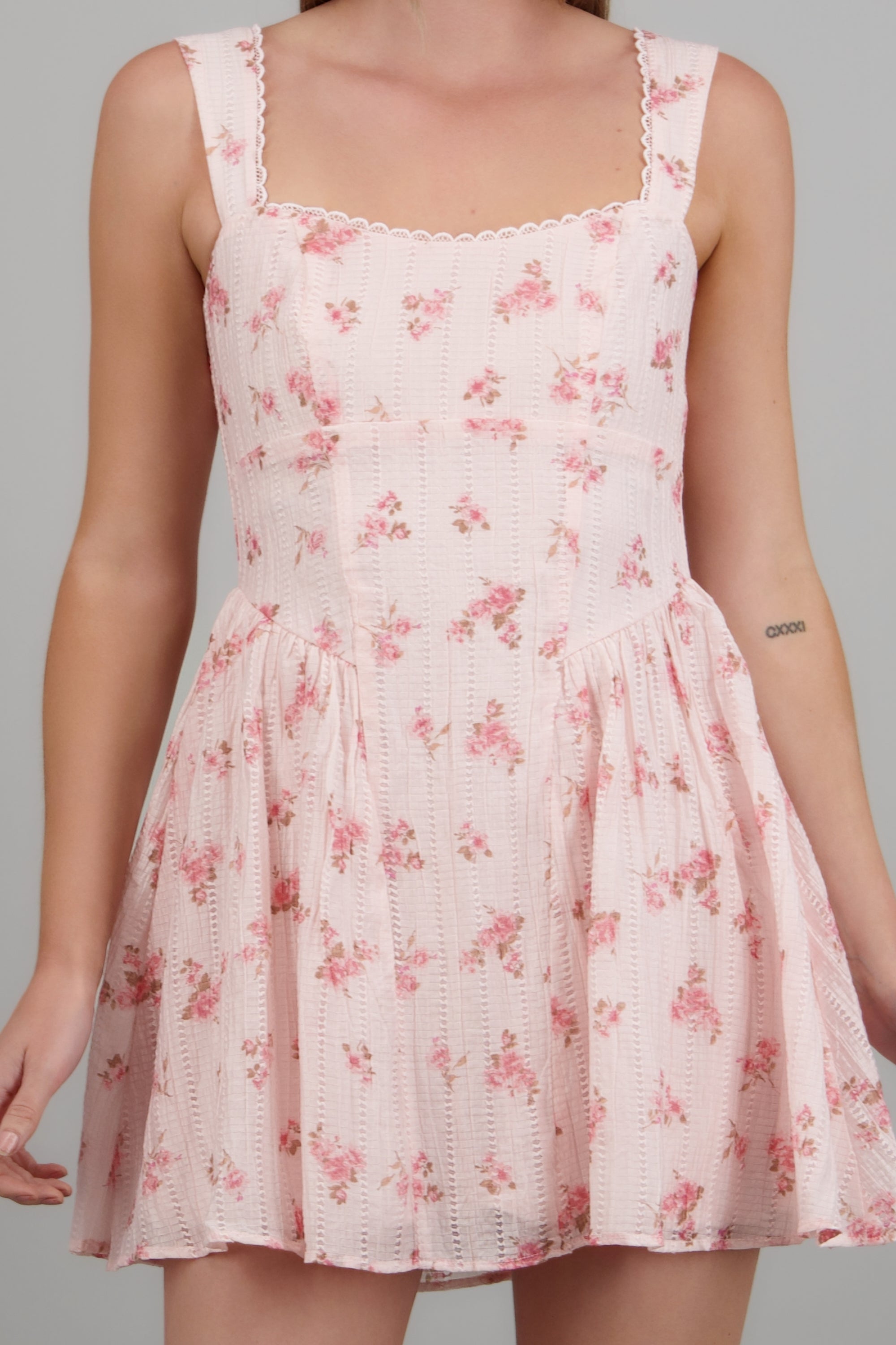 Vestido mini detalle flores ROSA PASTEL