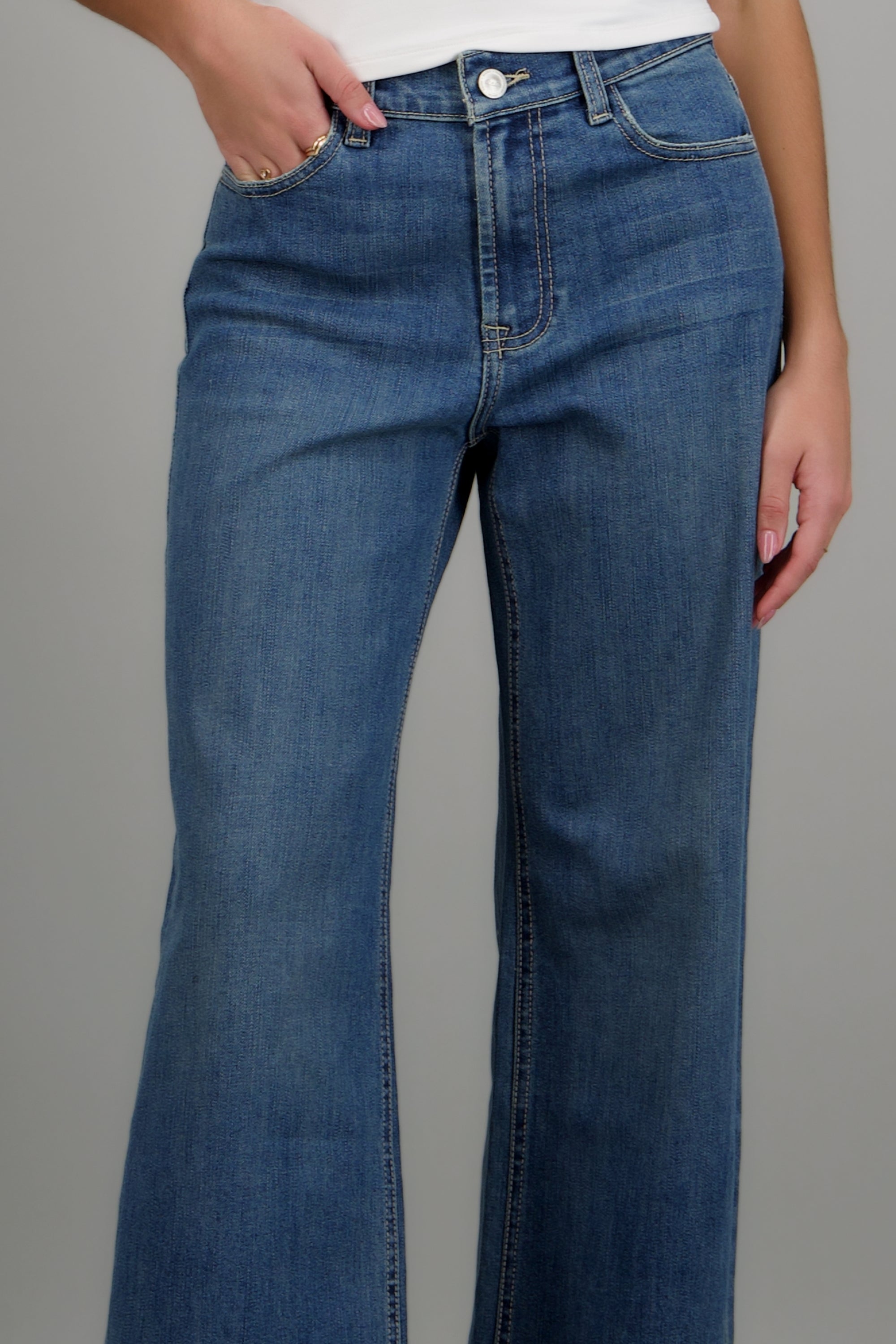 Jeans wide leg amplios dobladillo MEDIUM WASH
