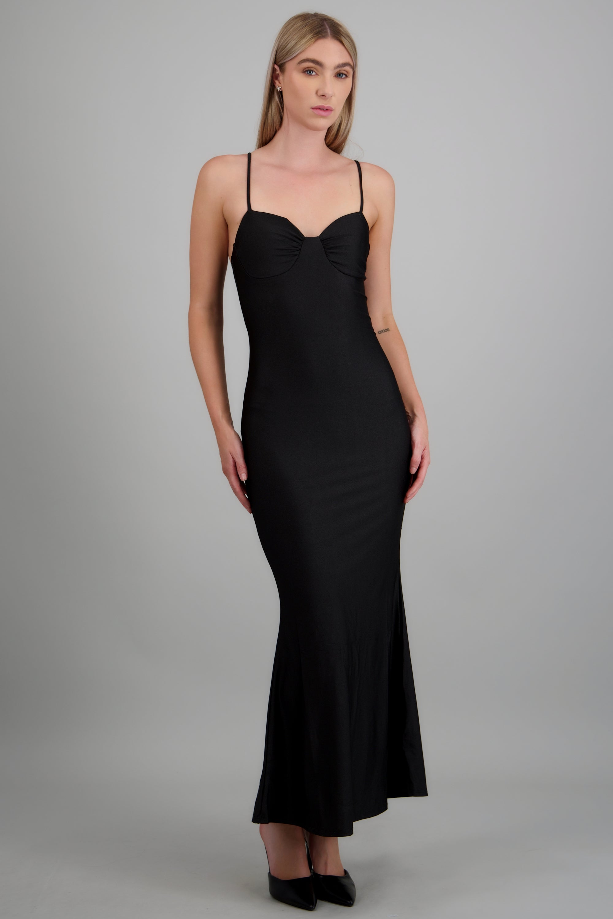 Vestido maxi detalle copas NEGRO