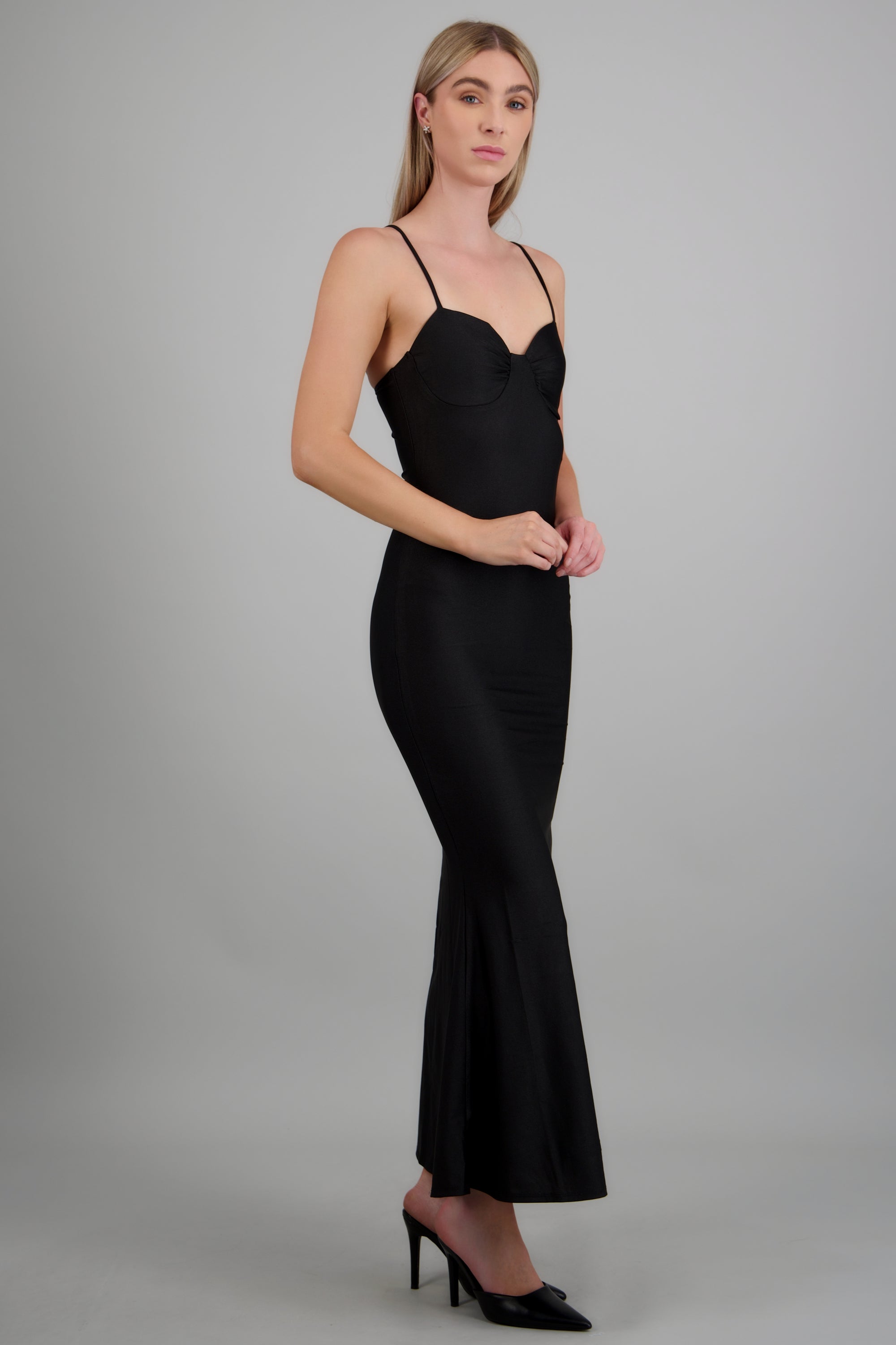 Vestido maxi detalle copas NEGRO