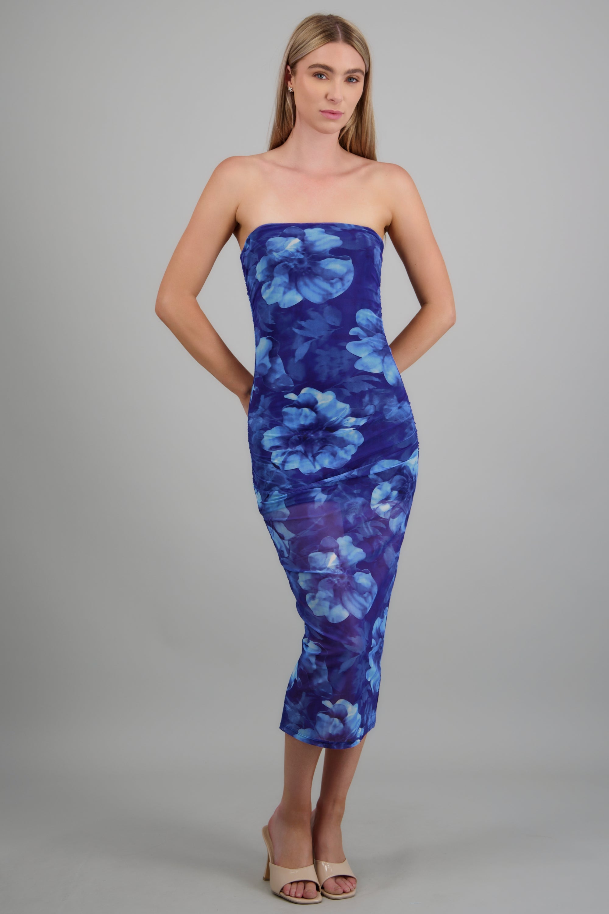 Vestido strapless mesh estampado flores AZUL COMBO