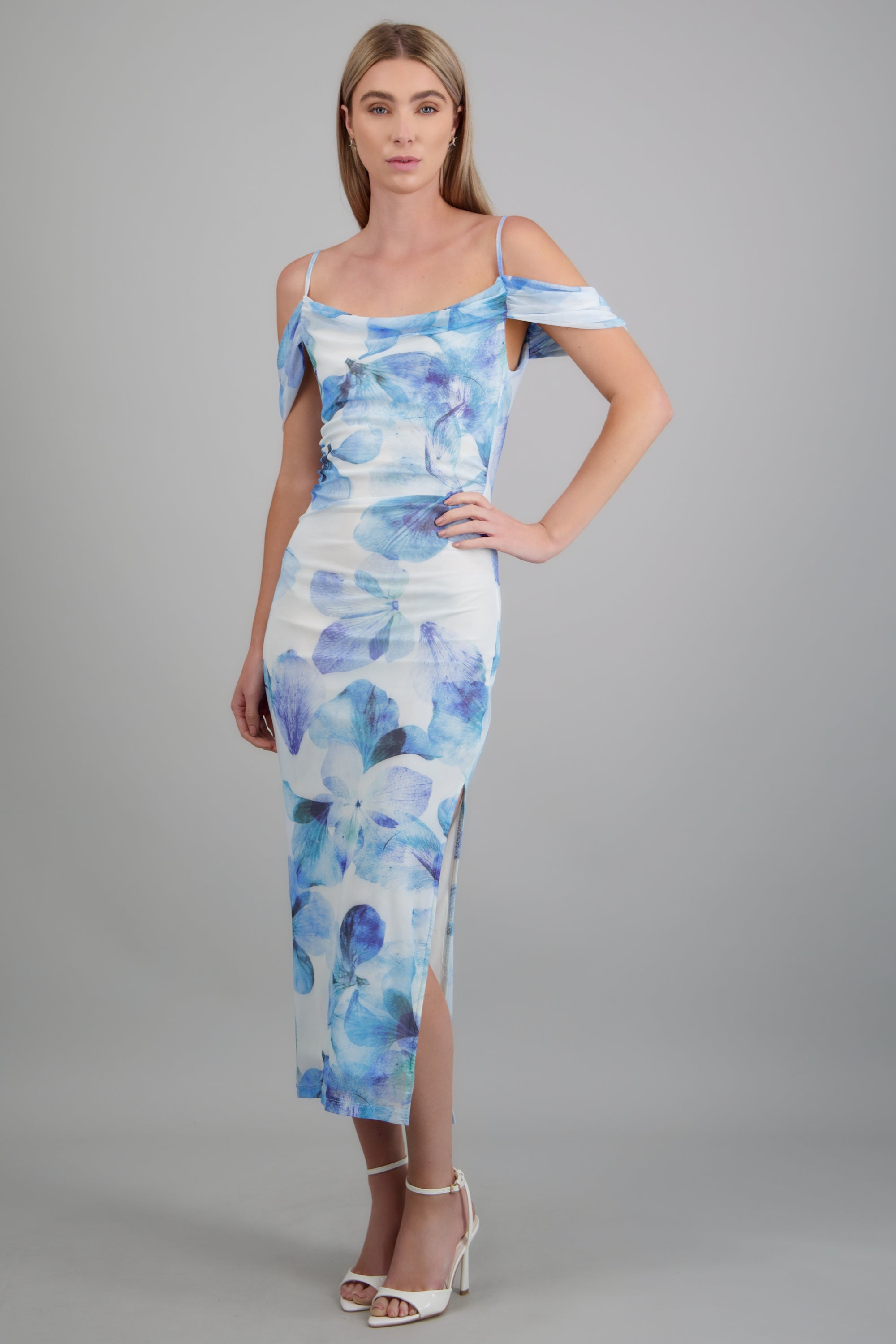 Vestido flores detalle tirante hombro AZUL COMBO