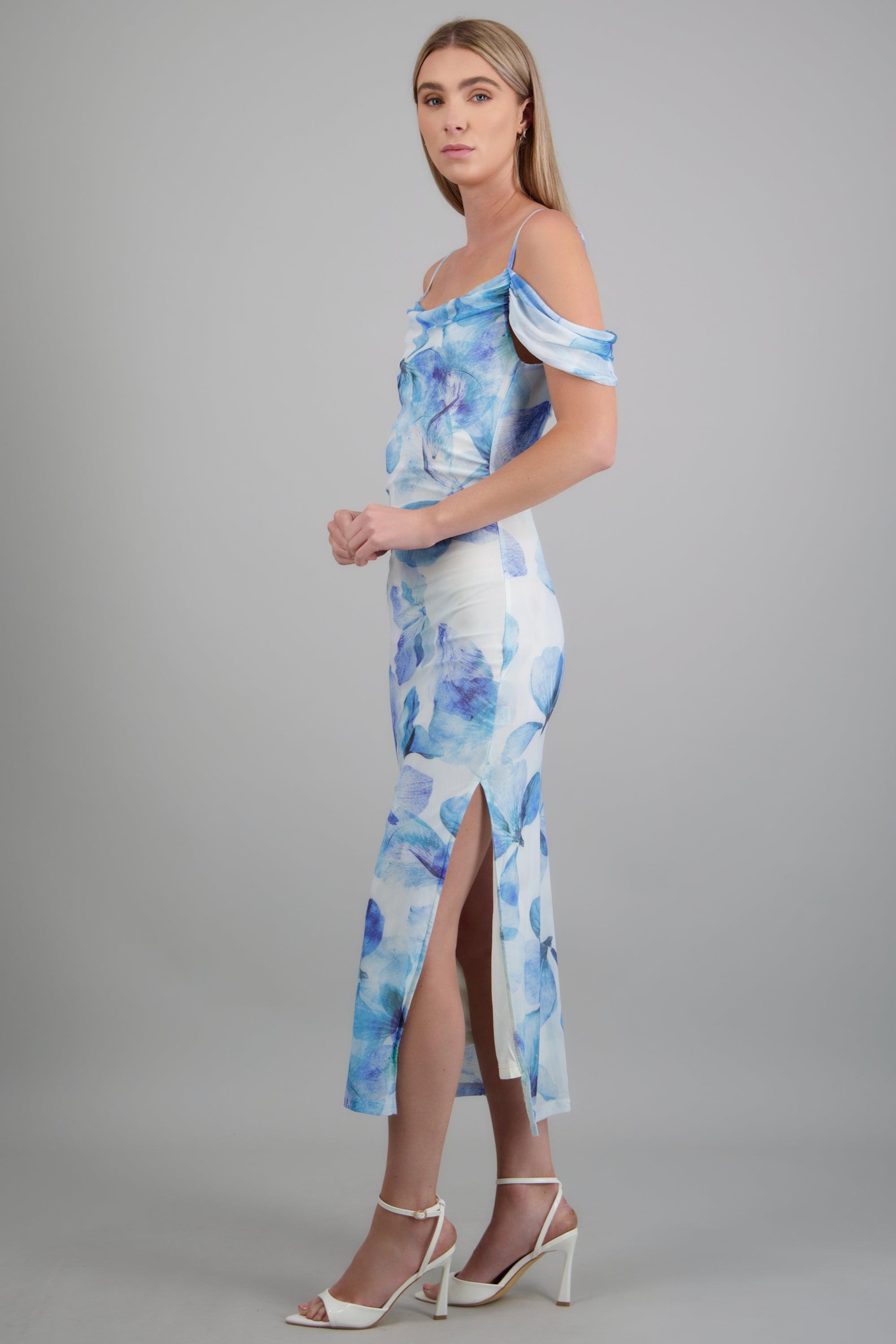 Vestido flores detalle tirante hombro AZUL COMBO