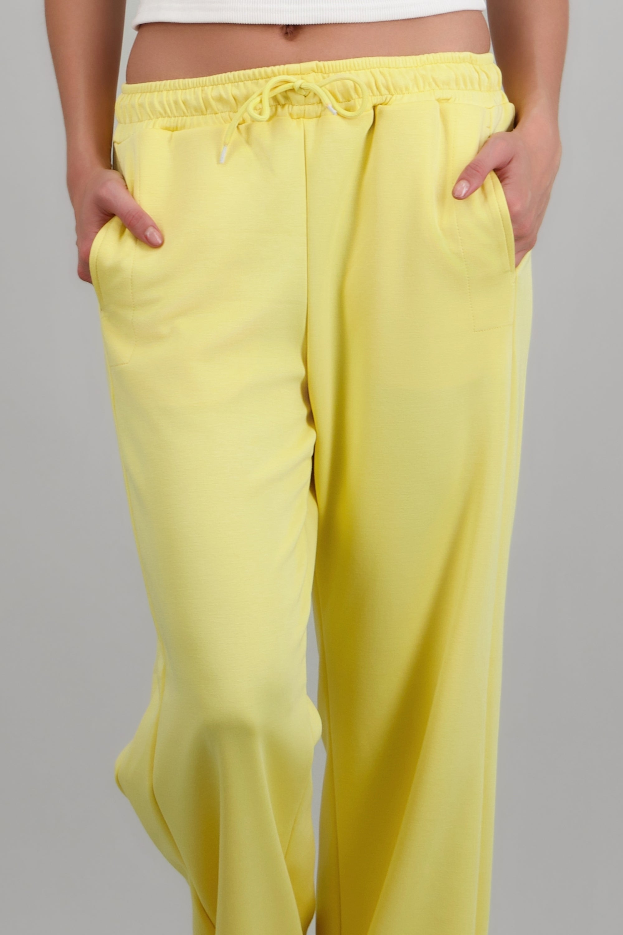 Pants lisos con bolsas AMARILLO PASTEL