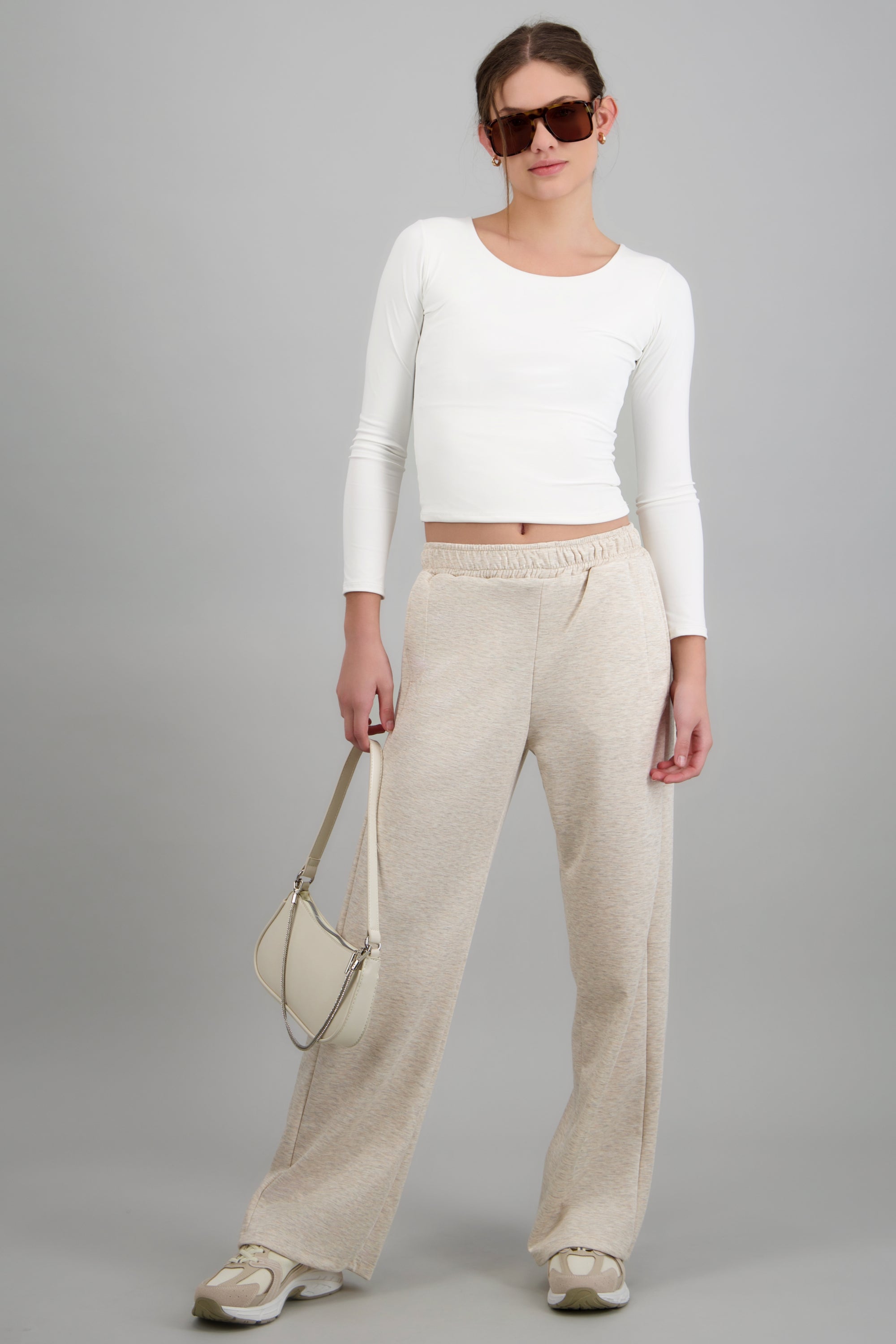 Pants lisos con bolsas GRIS CLARO
