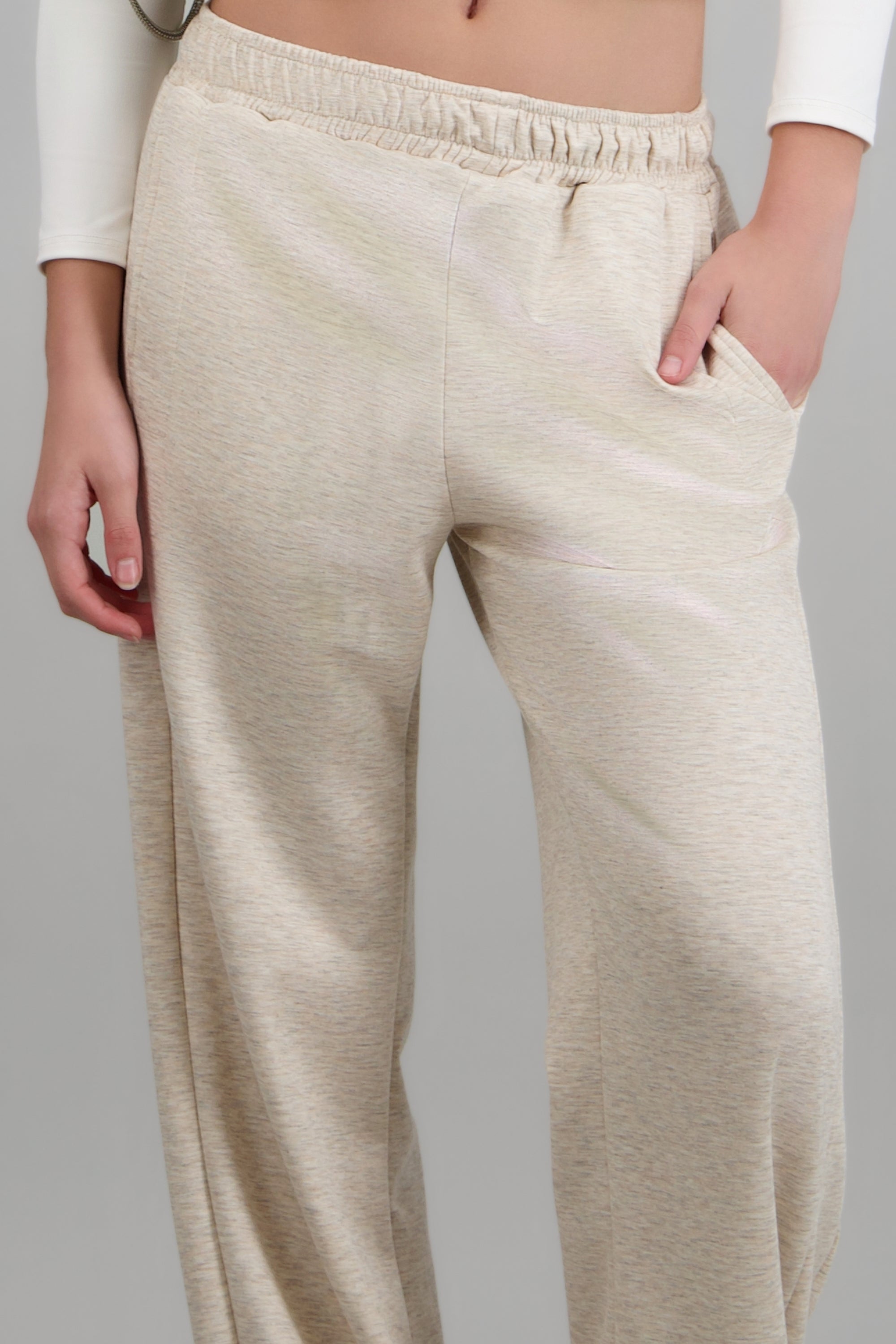 Pants lisos con bolsas GRIS CLARO