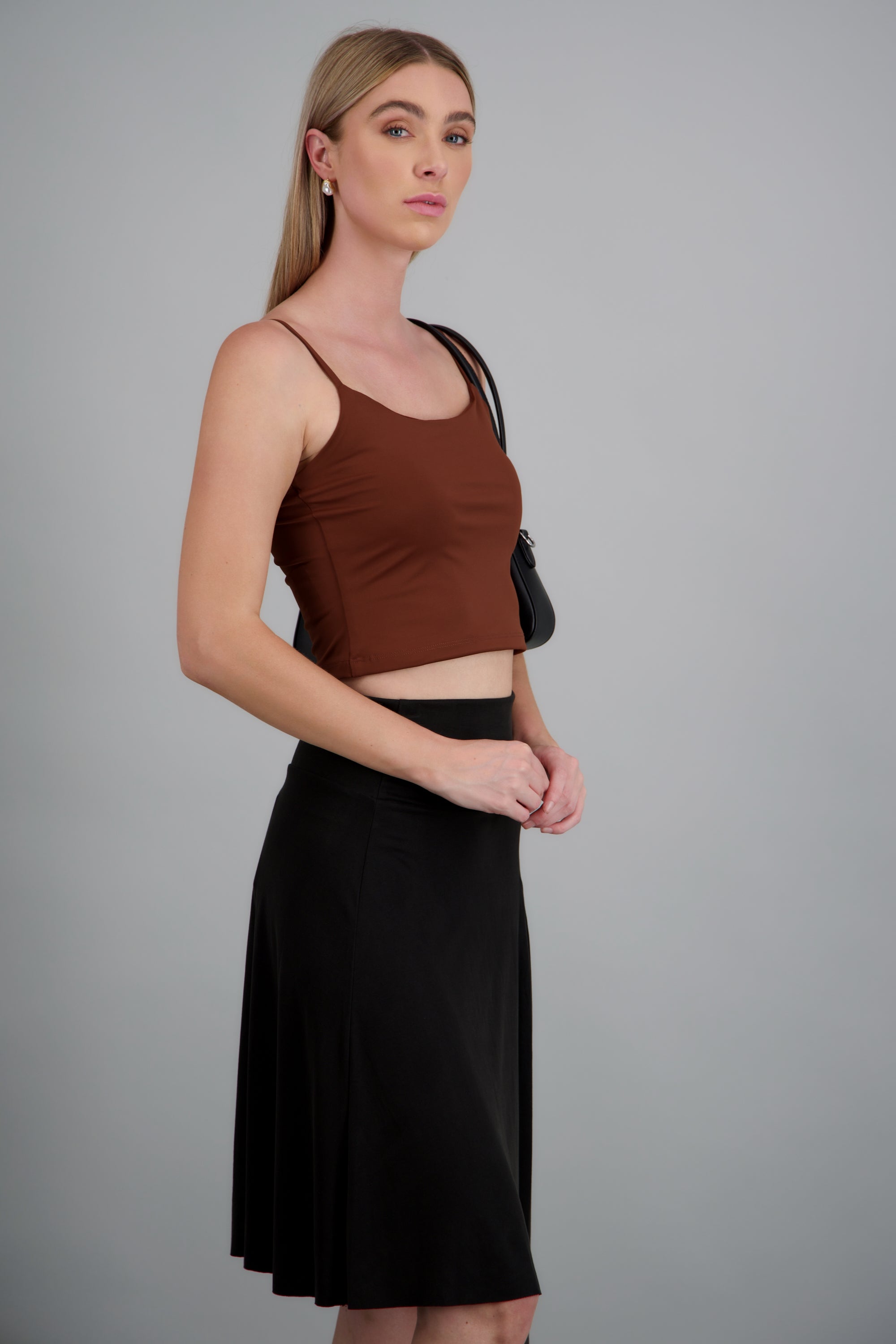 Top tirantes liso detalle copas CHOCOLATE