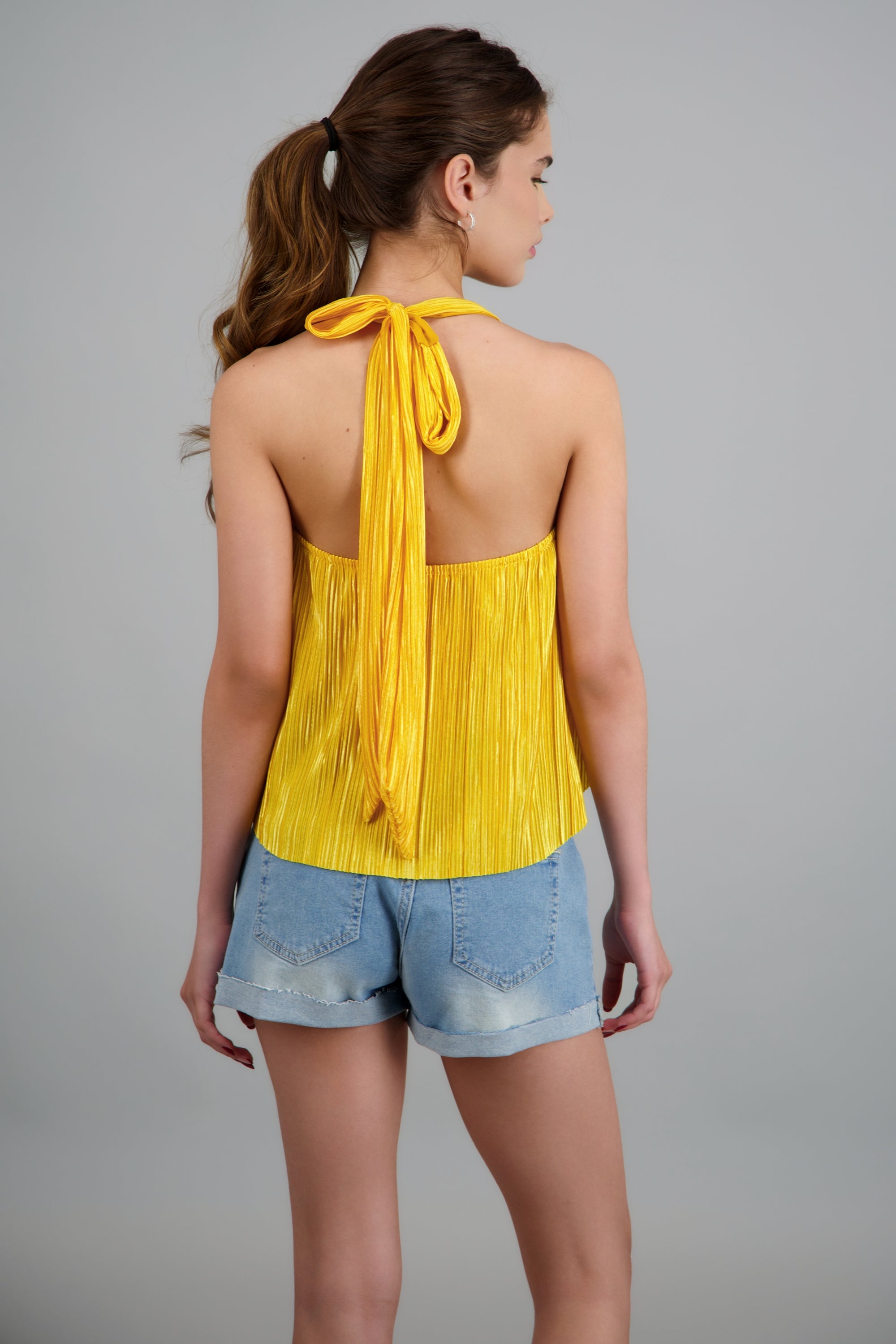 Top halter detalle textura AMARILLO