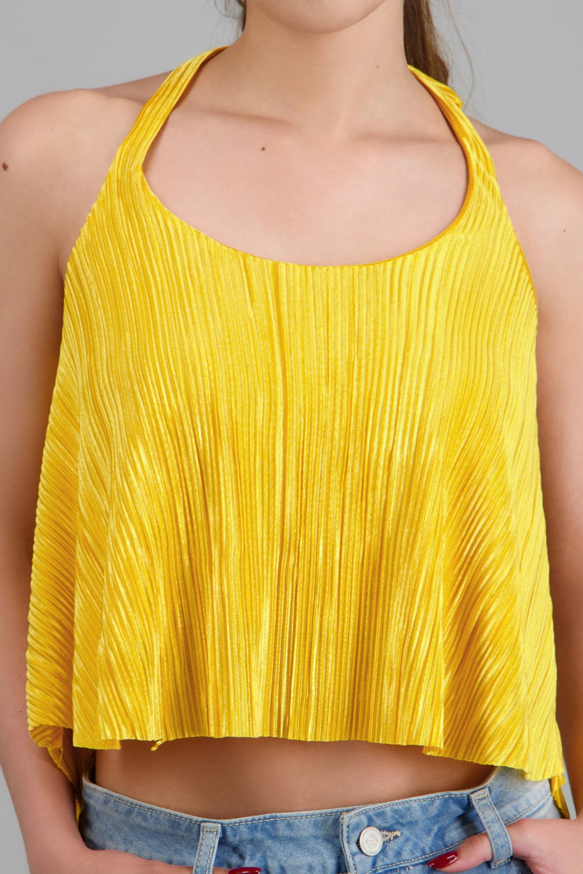 Top halter detalle textura AMARILLO