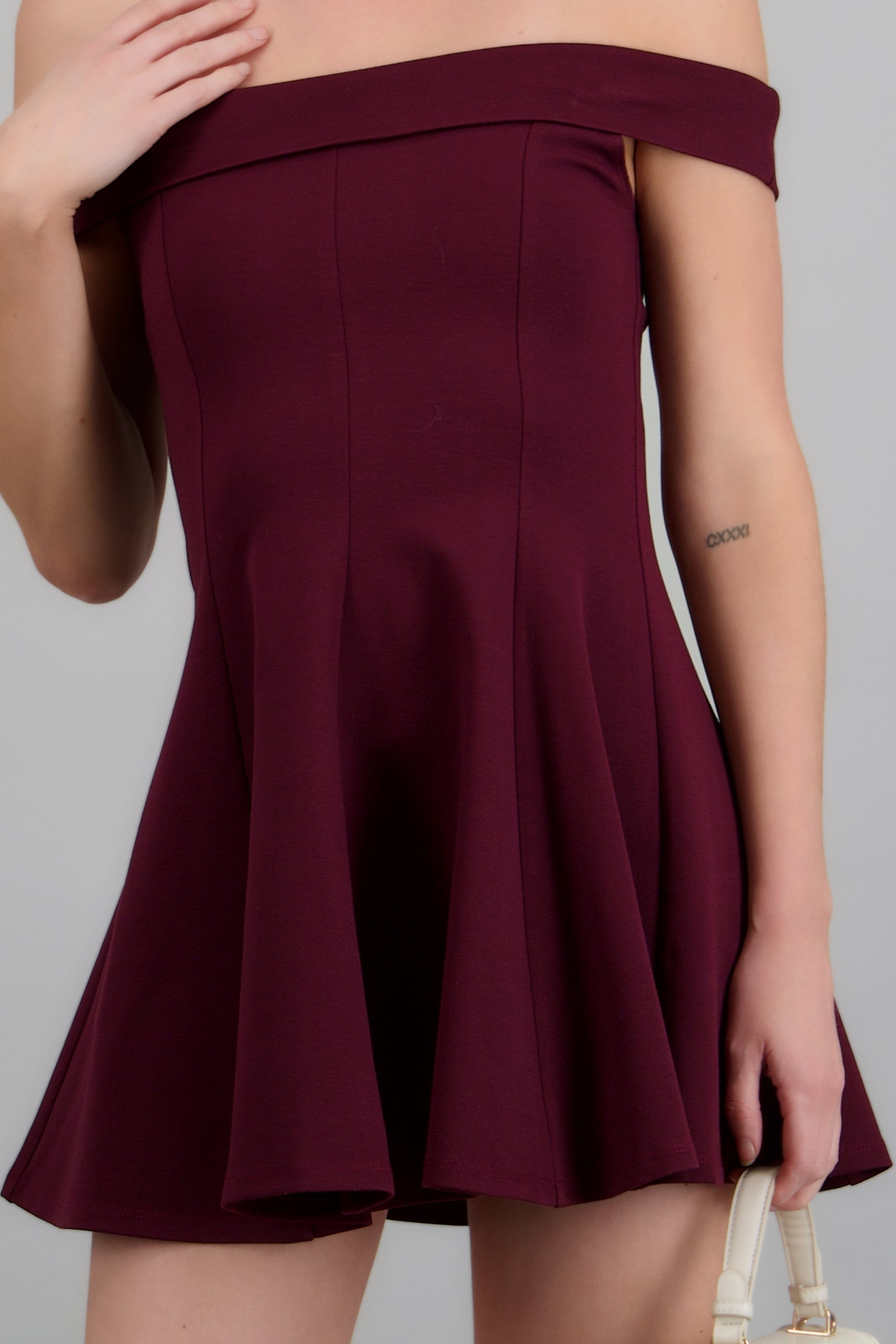 Vestido mini off shoulder CIRUELA