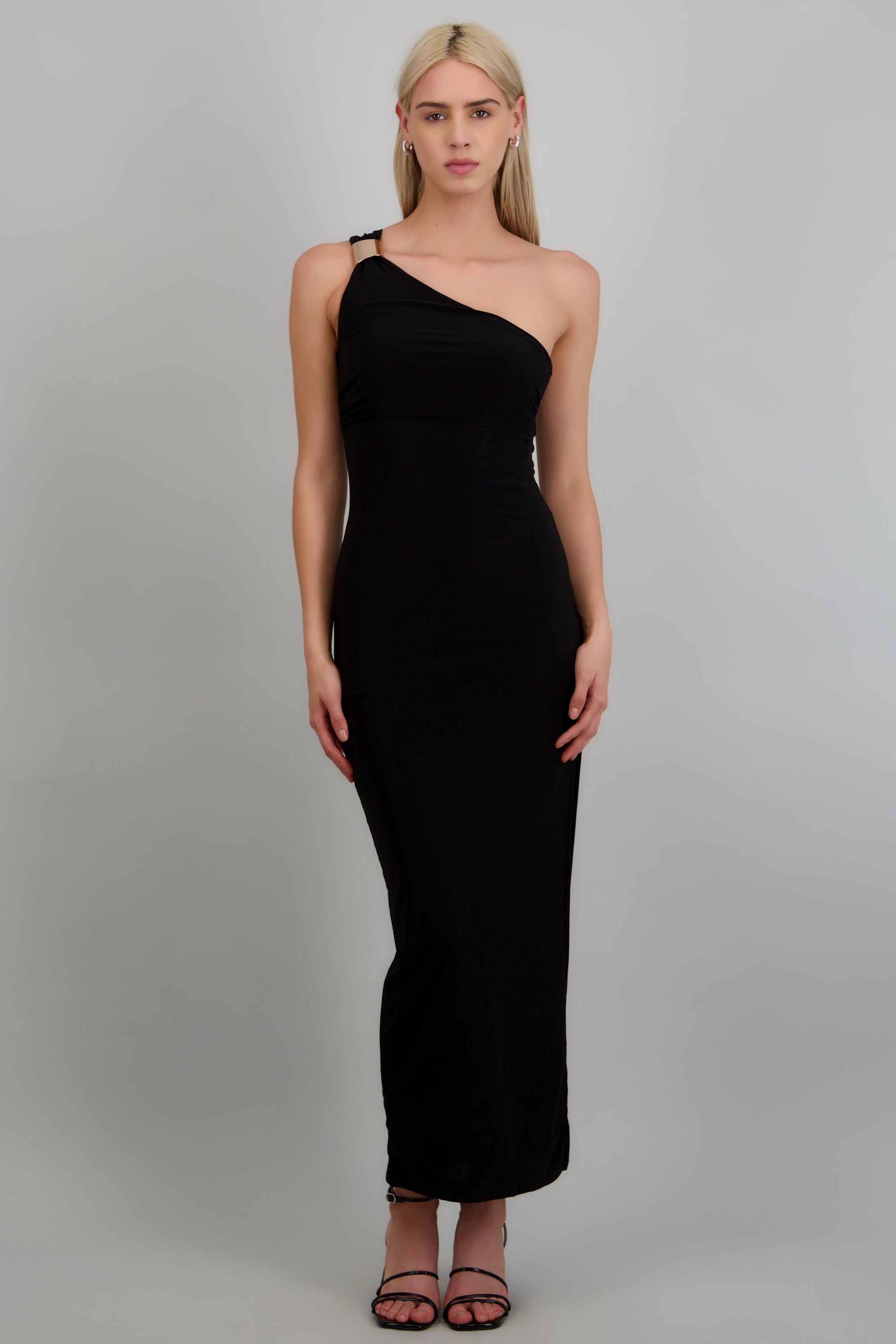 Vestido maxi off shoulder detalle herraje NEGRO